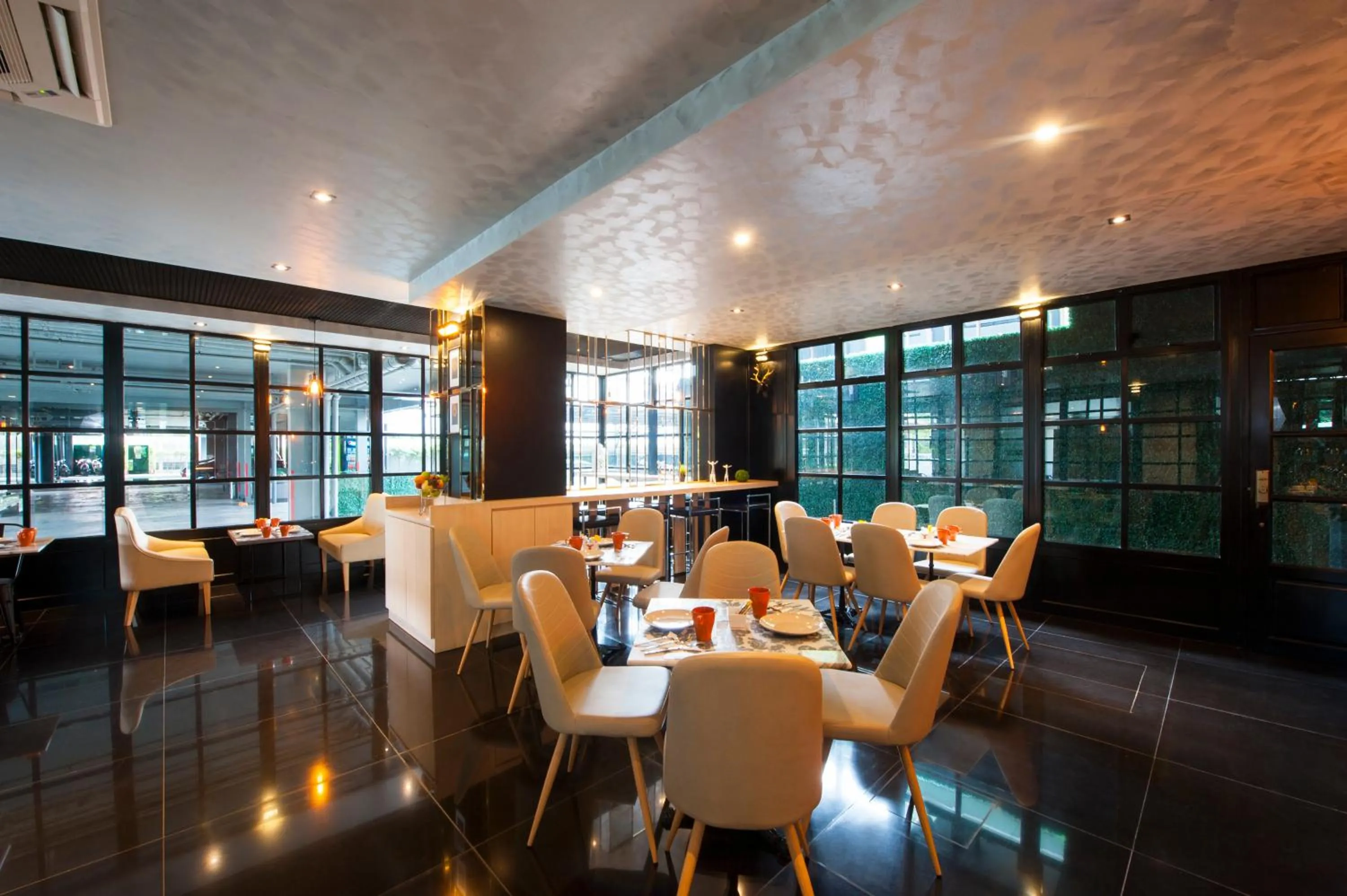 Restaurant/places to eat in Marigold Sukhumvit - Free Shuttle to BTS Bearing Station