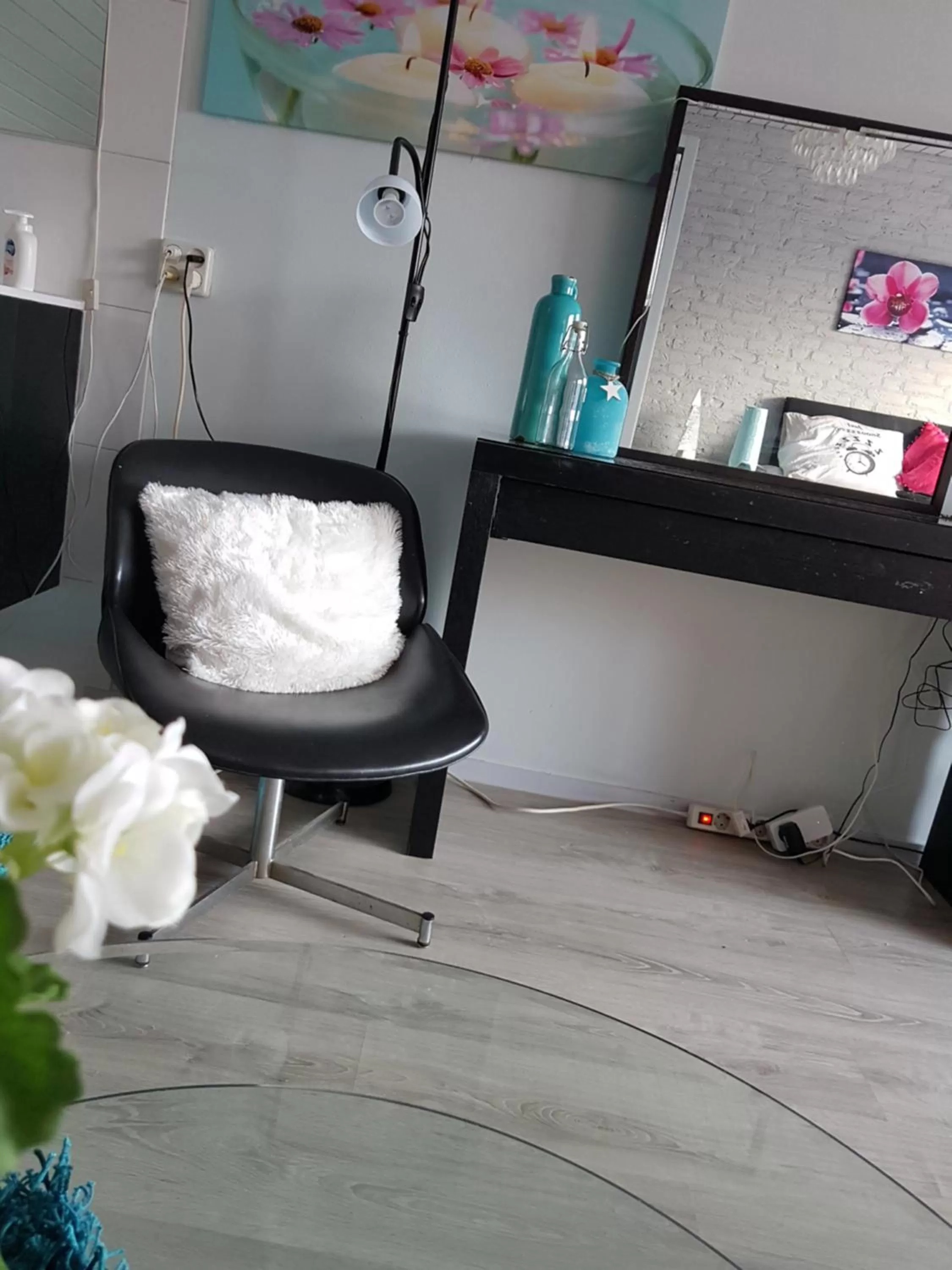 Decorative detail in B&B Acacia