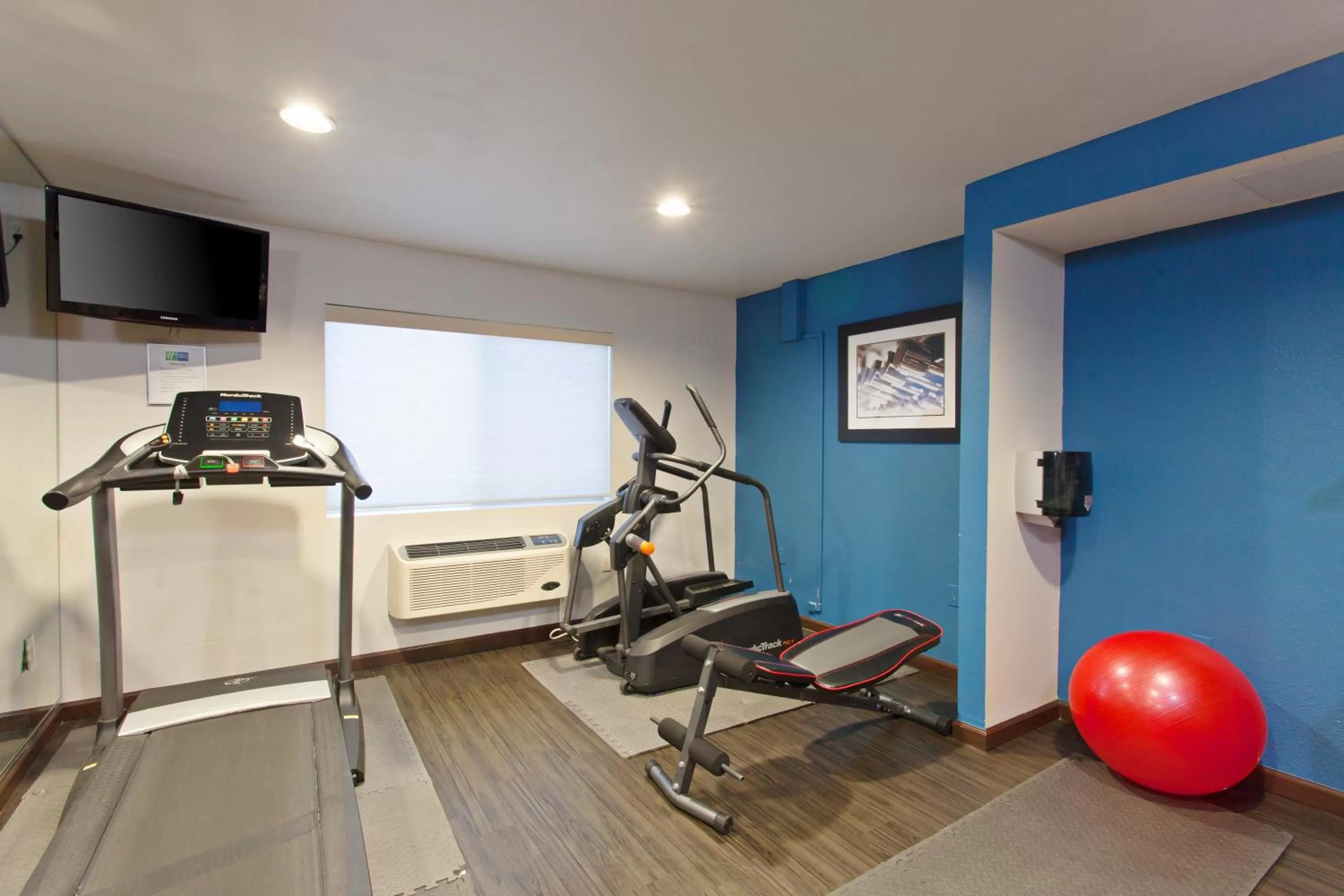Fitness centre/facilities in Holiday Inn Express Temecula by IHG