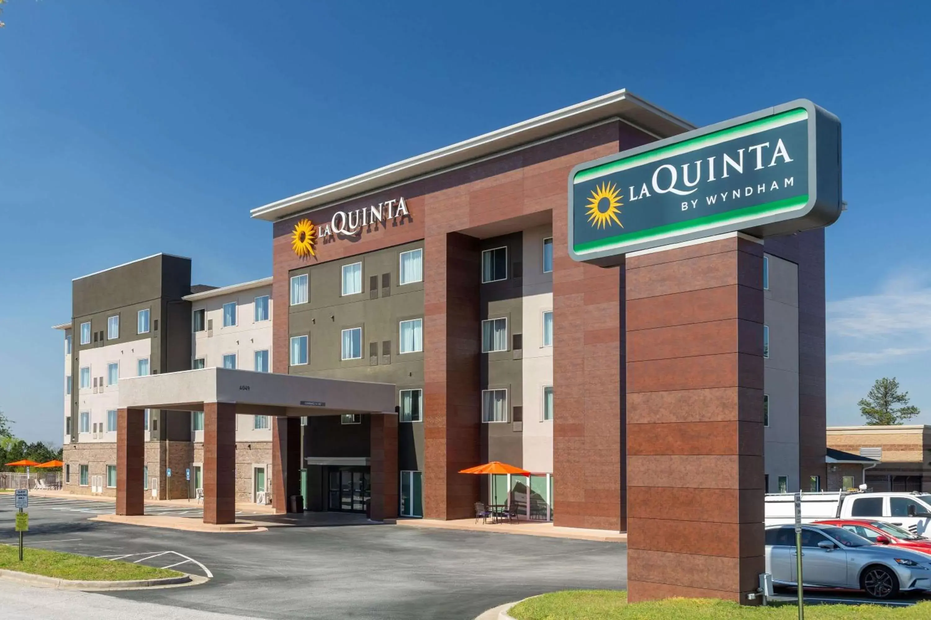 Property Building in La Quinta Inn & Suites by Wyndham Augusta Near Fort Gordon