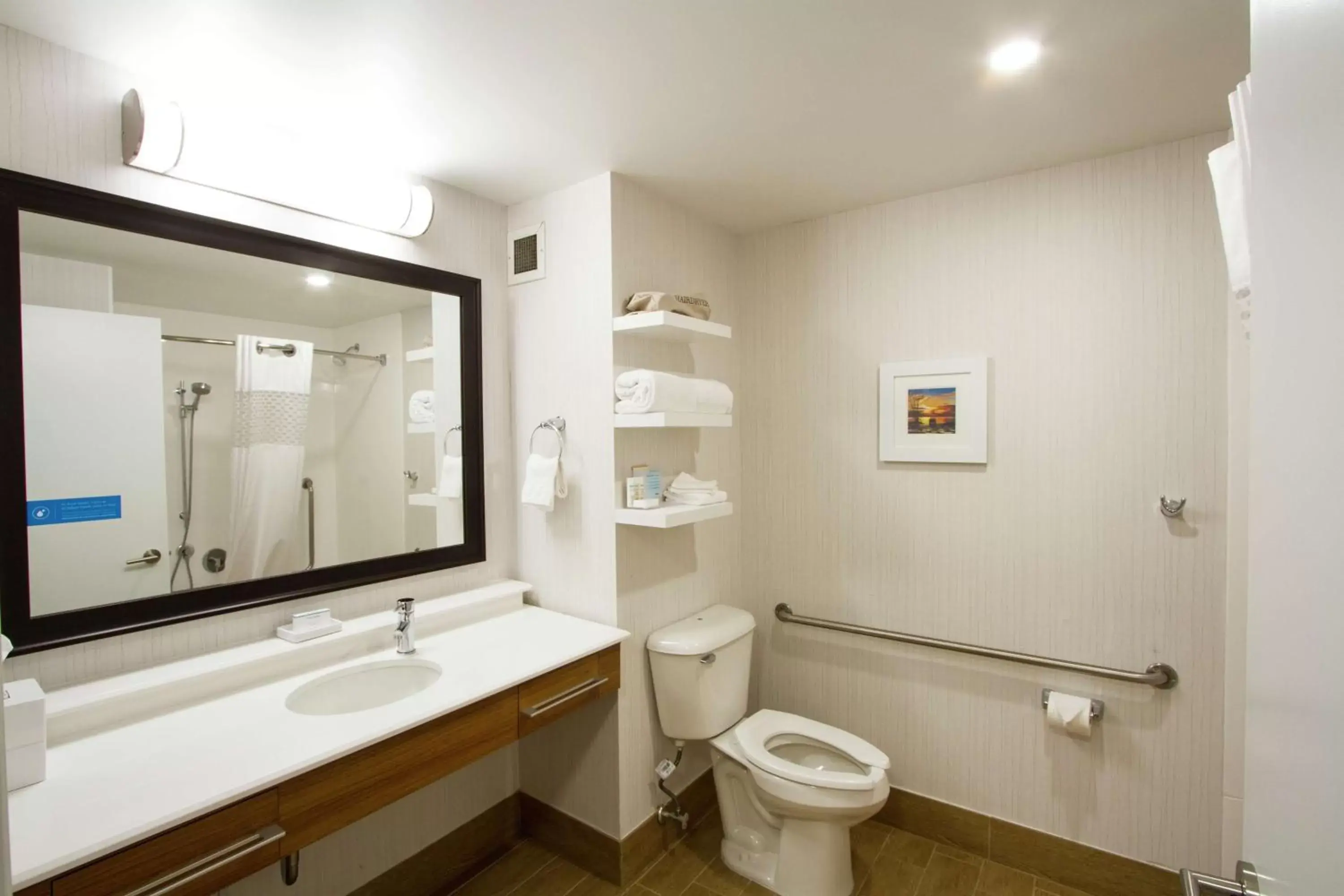 Bathroom in Hampton Inn - Vancouver Airport/Richmond