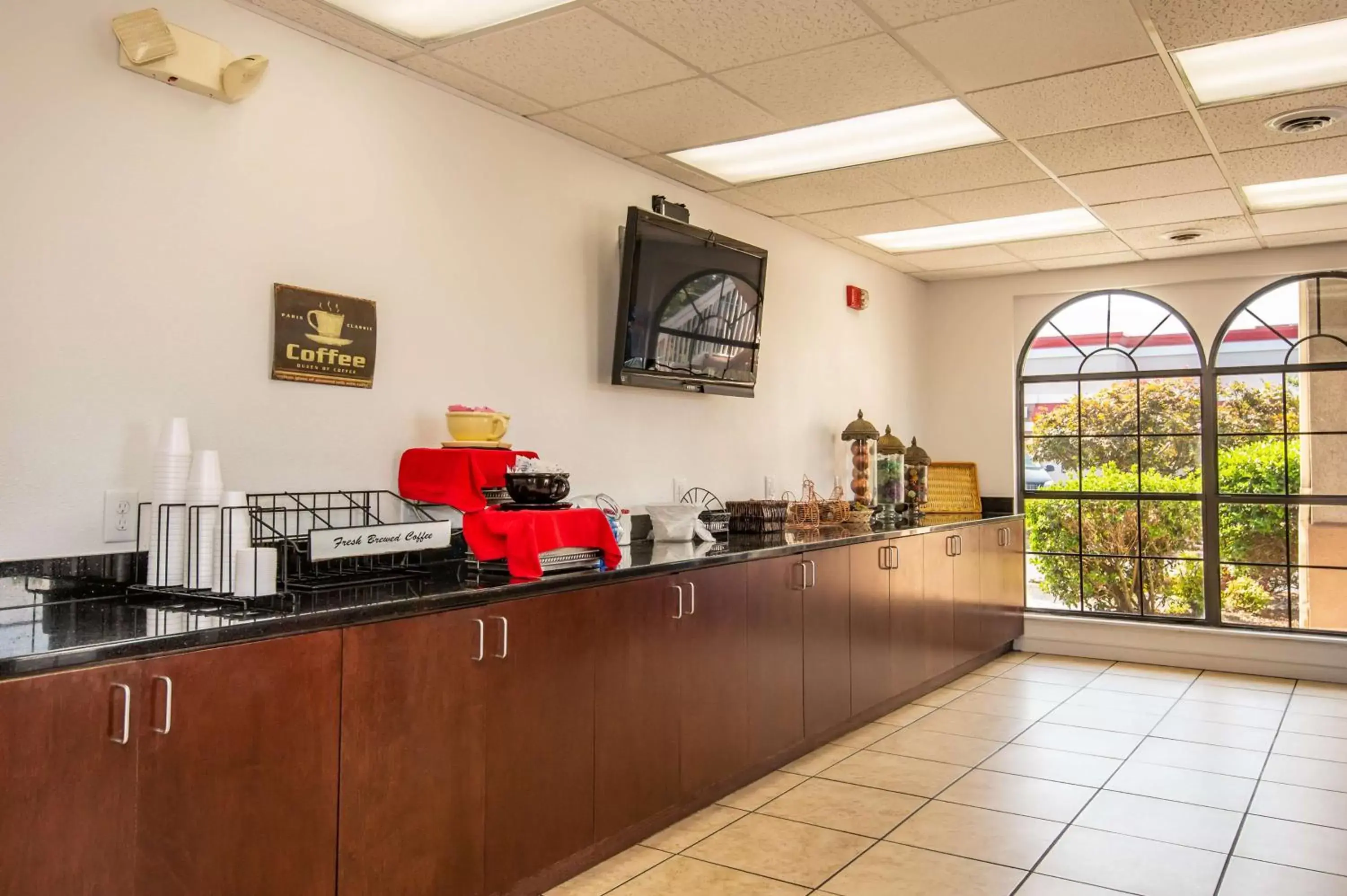 Coffee/tea facilities in Motel 6-Kingsport, TN