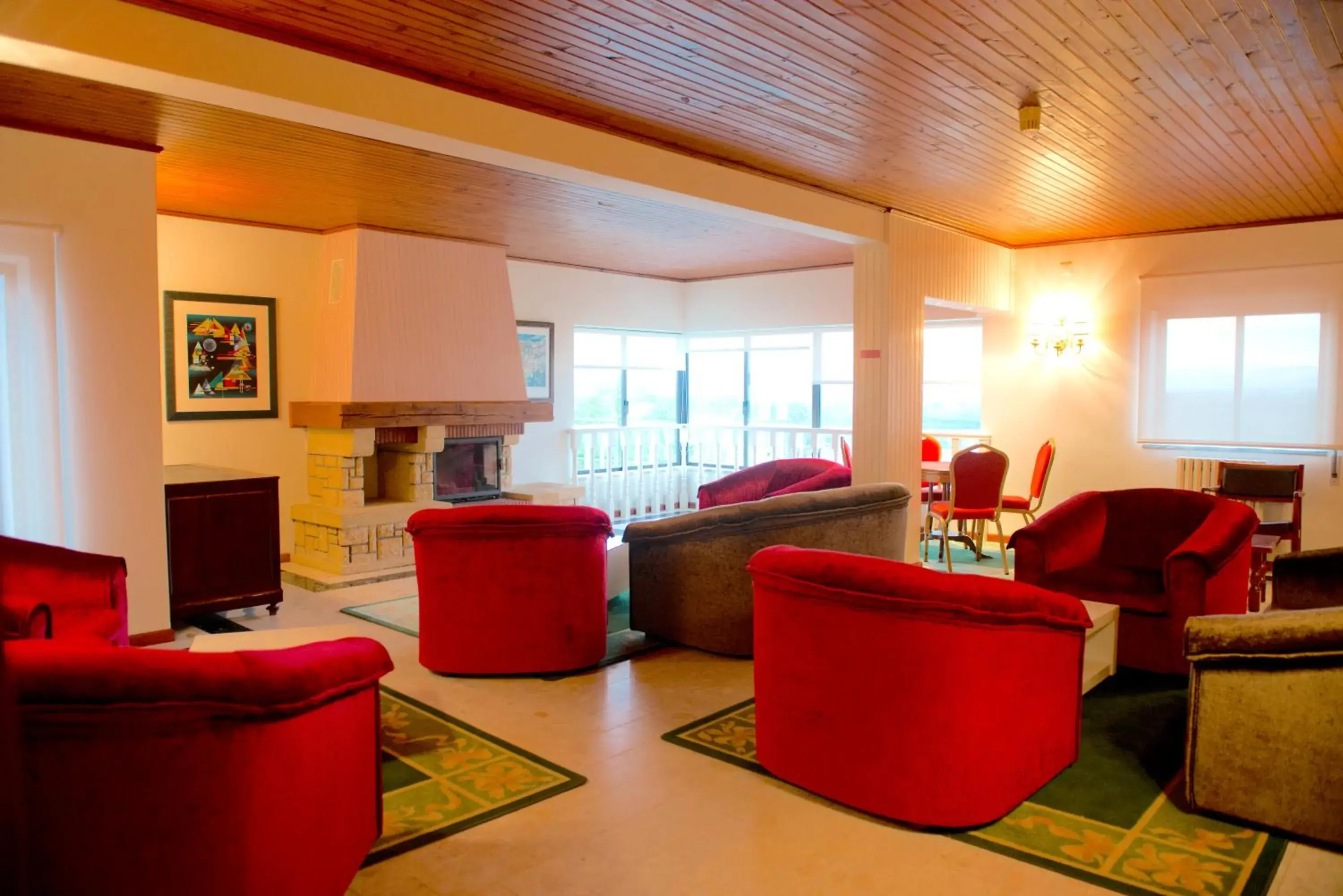 Communal lounge/ TV room, Lounge/Bar in Hotel Eurosol Seia Camelo