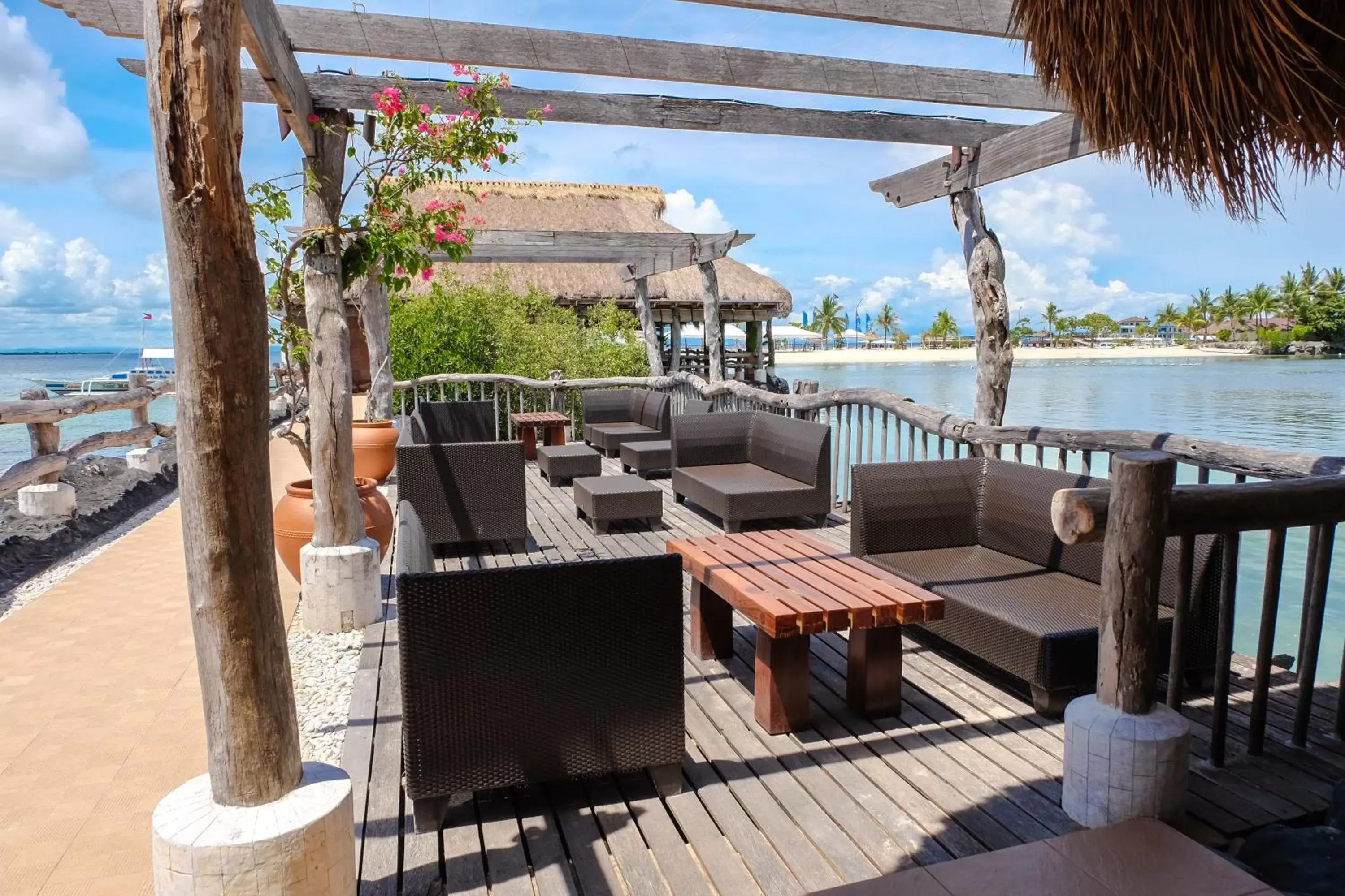 Lounge or bar in Bluewater Maribago Beach Resort