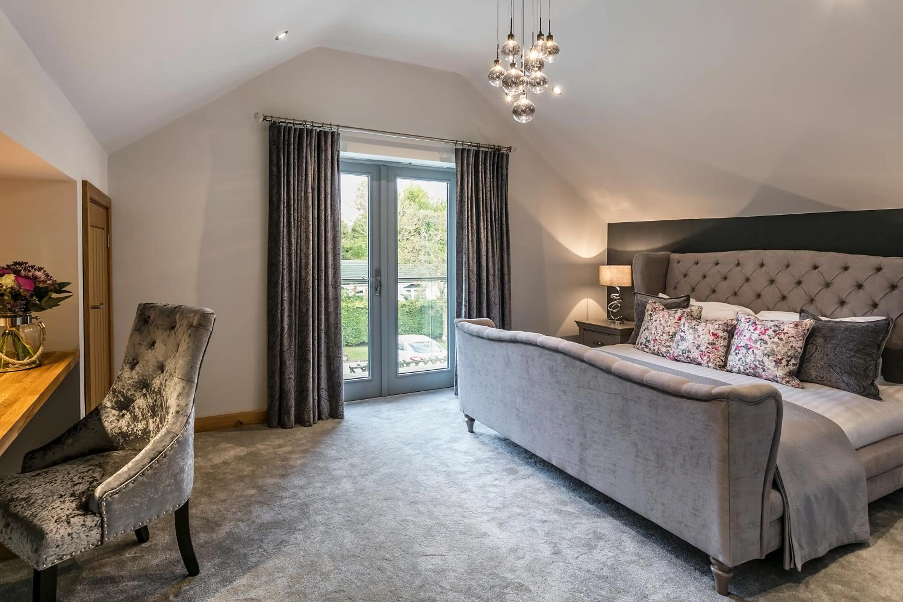 Patio, Bed in The Gamekeeper's Inn