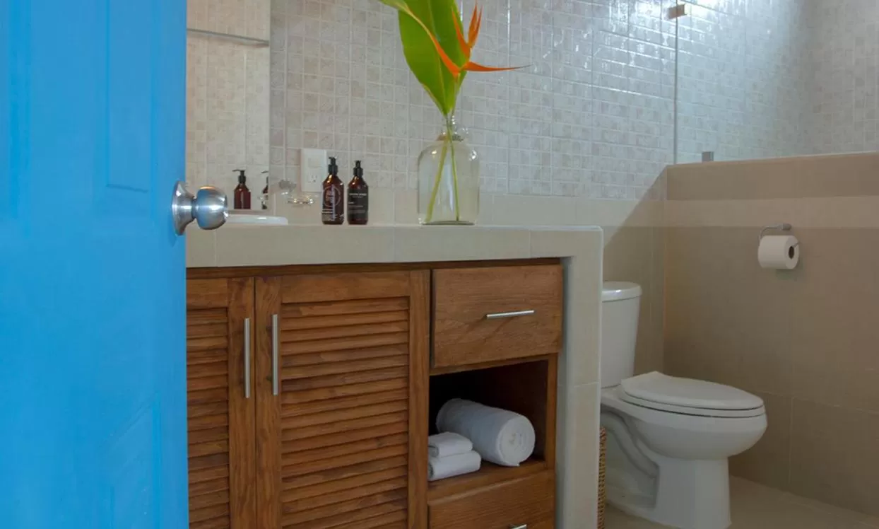 Bathroom in Albatros Suites by Bedsfriends