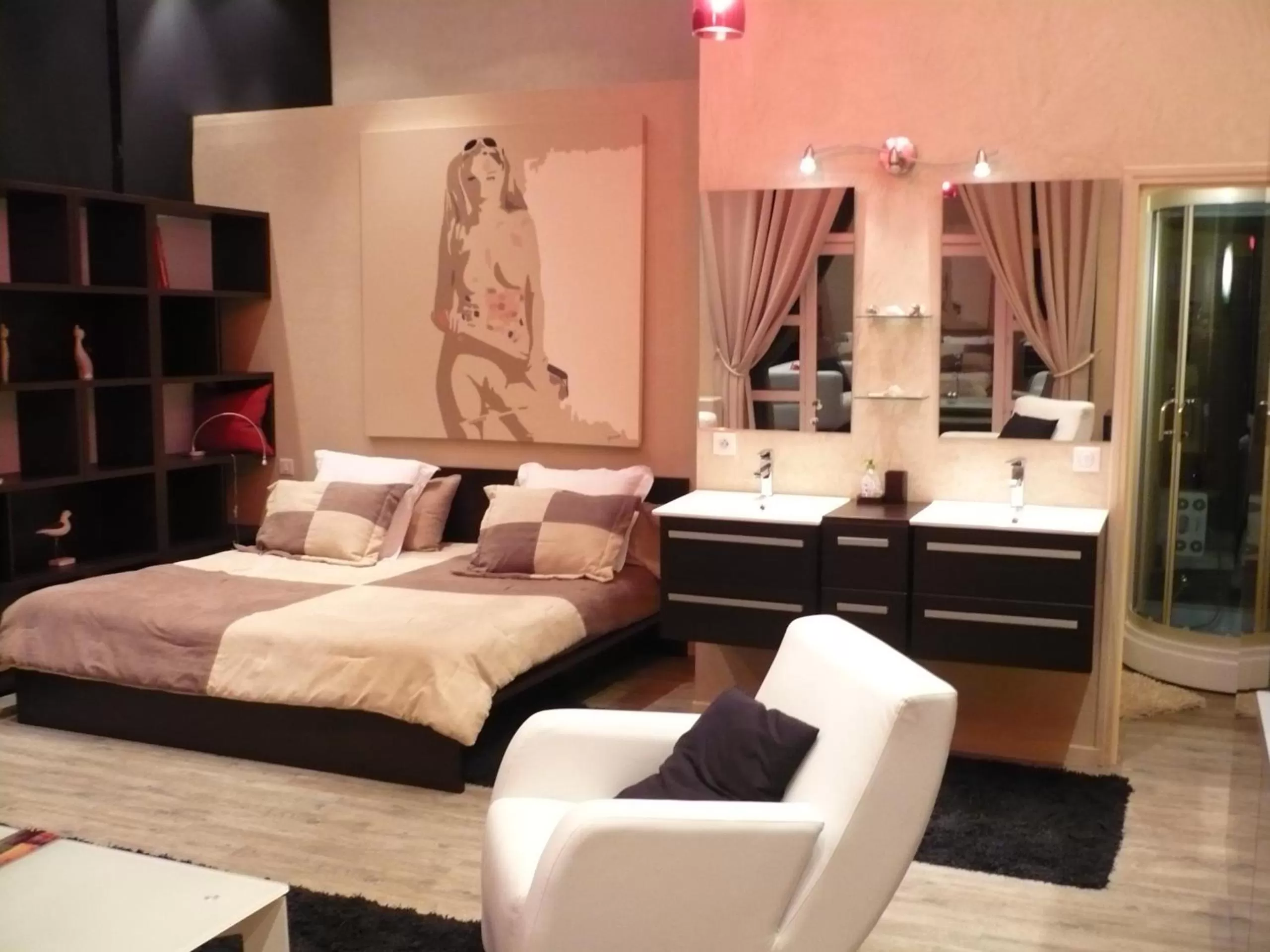 Photo of the whole room, Bed in Château de Valloubière