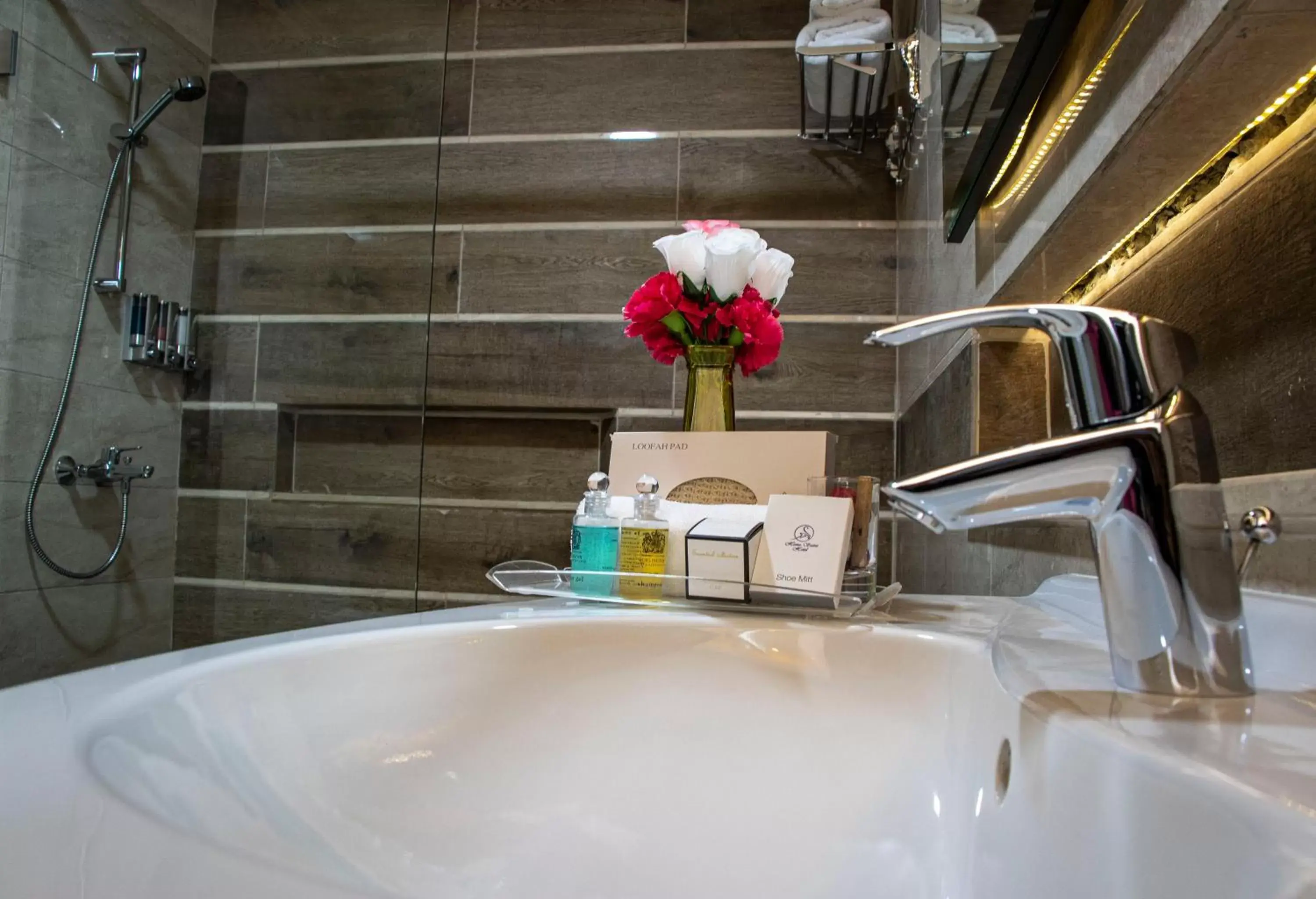 Bathroom in Home Suites Boutique Hotel