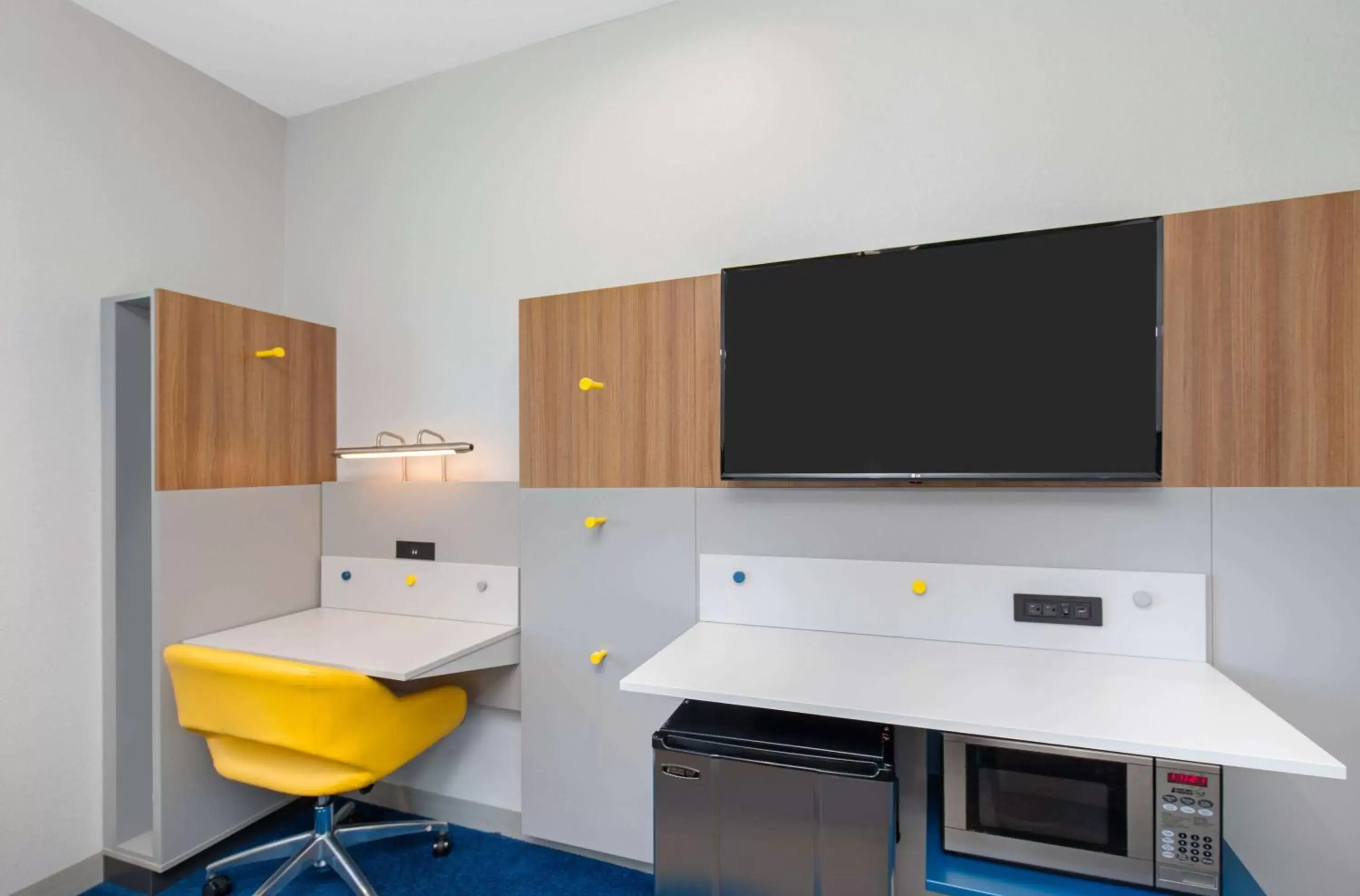 TV and multimedia in Microtel Inn and Suites by Wyndham TV and multimedia in Microtel Inn and Suites by Wyndham