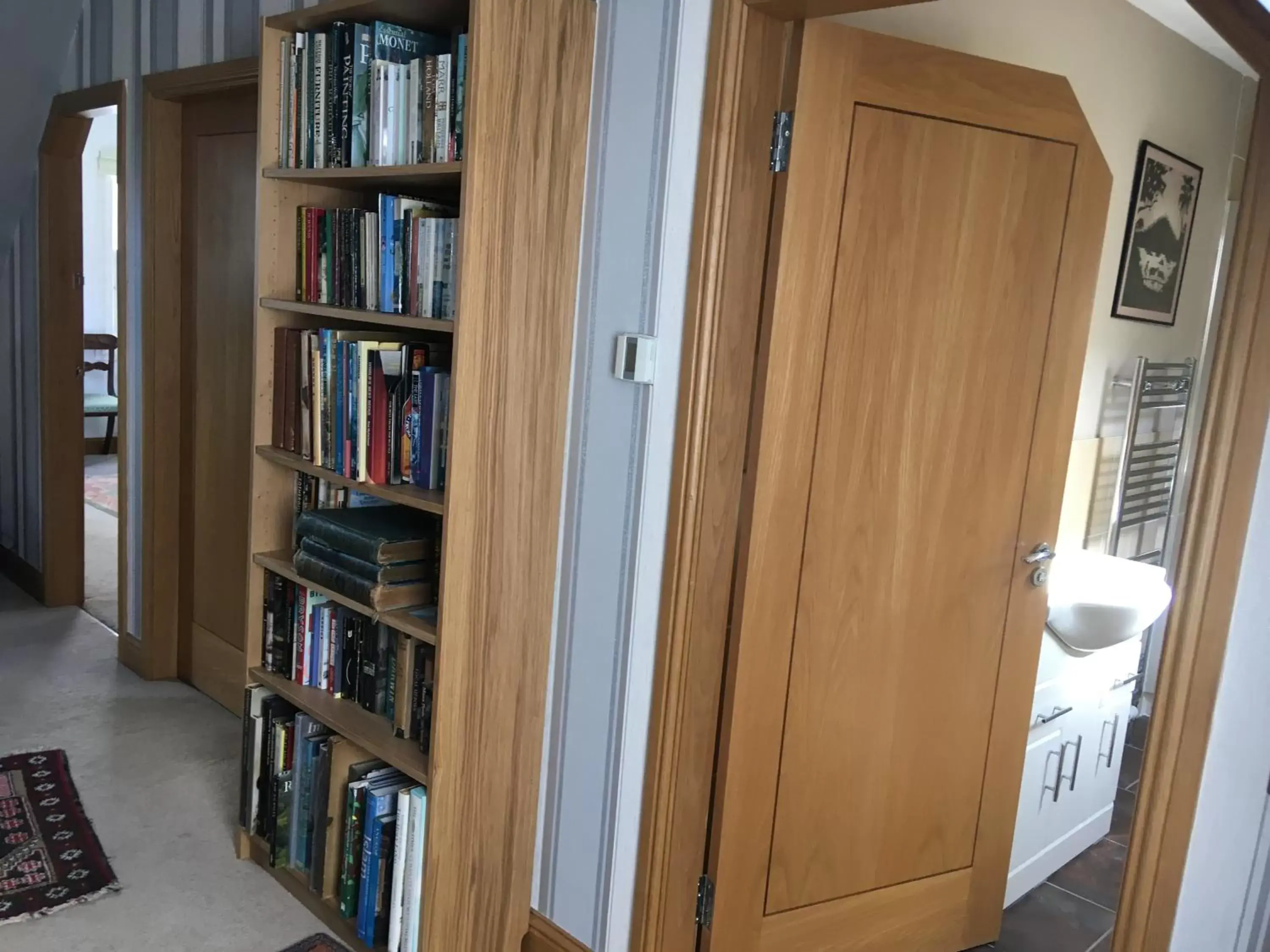 Bathroom, Library in B&B at No 4