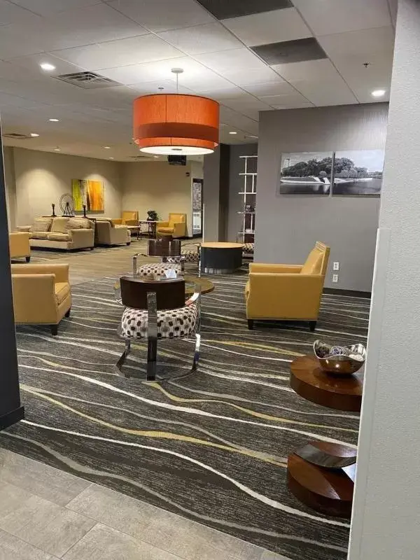 Lobby or reception, Restaurant/Places to Eat in Rochester Hotel & Suites - Mayo Clinic Area