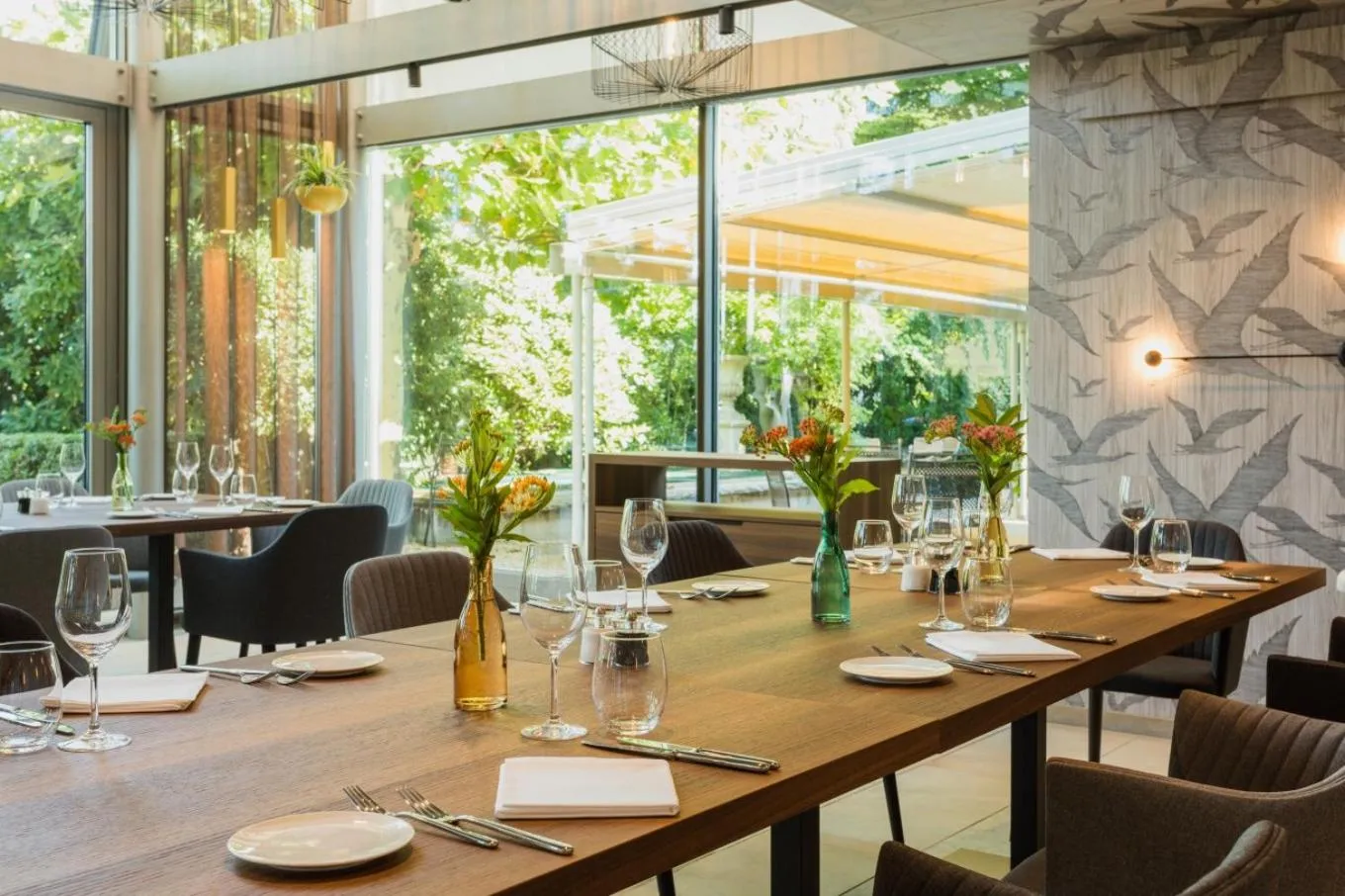 Restaurant/places to eat in Engimatt City & Garden Hotel