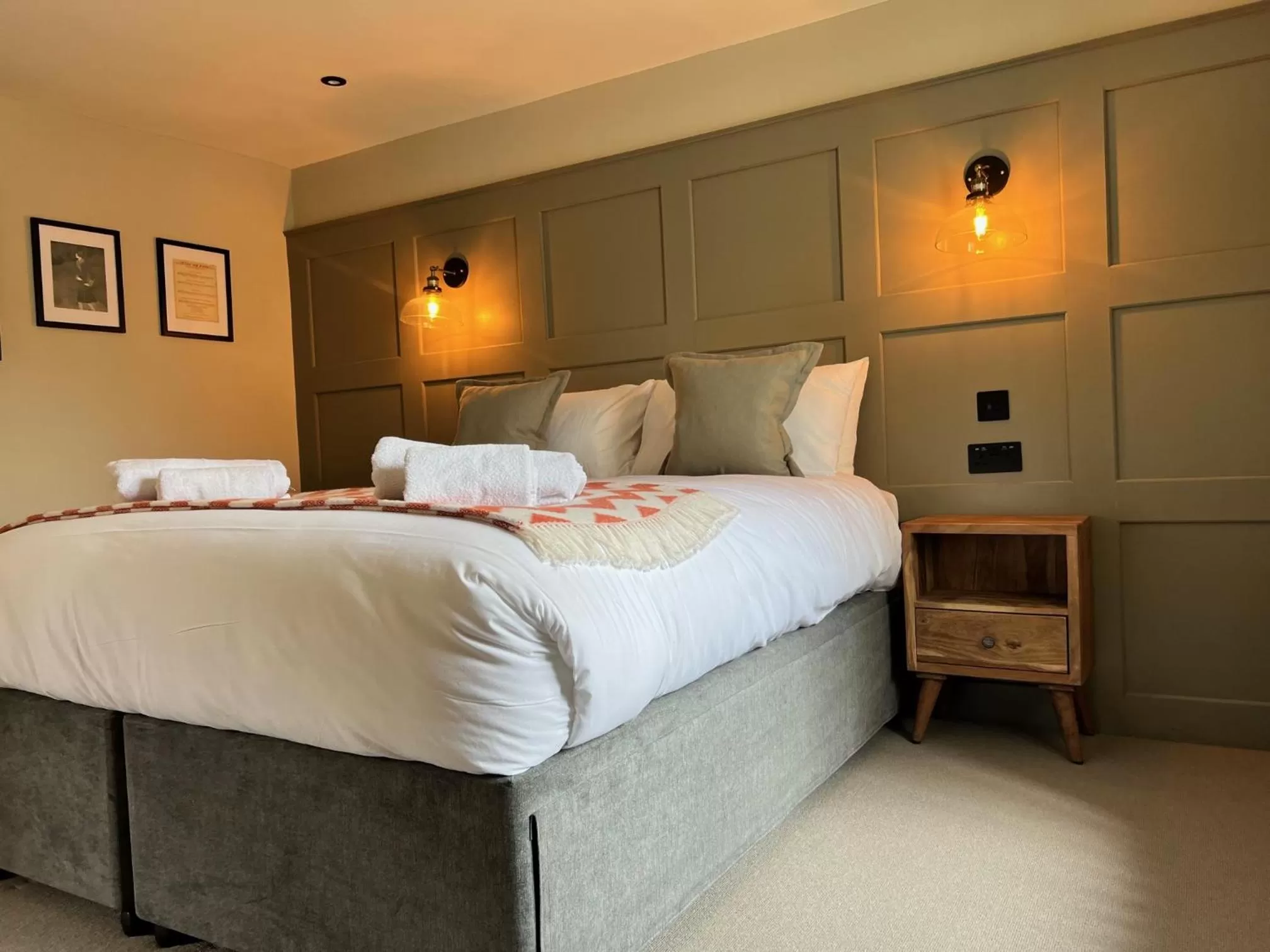 Bedroom, Bed in The Punchbowl Inn