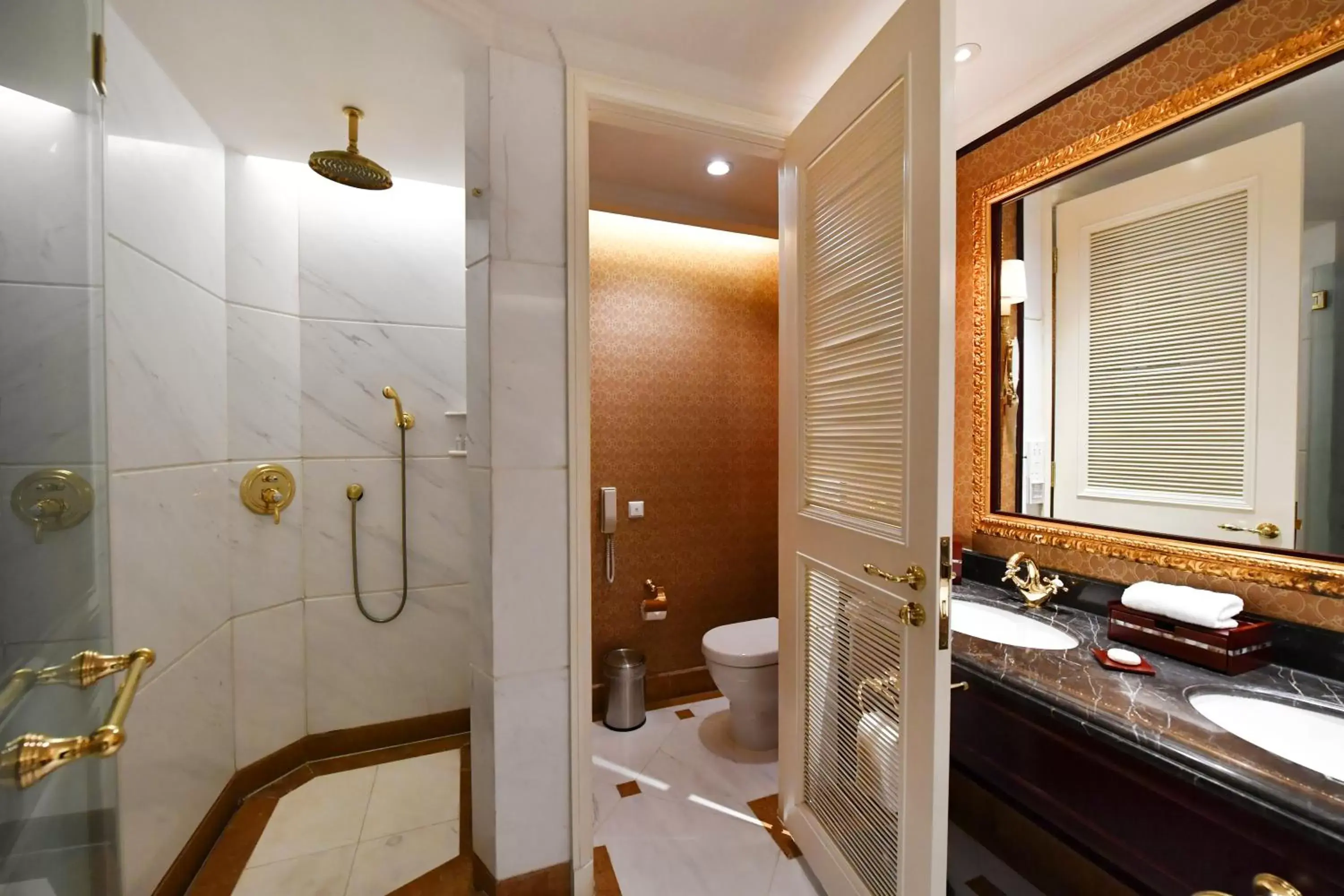 Bathroom in Grand Central Hotel Shanghai