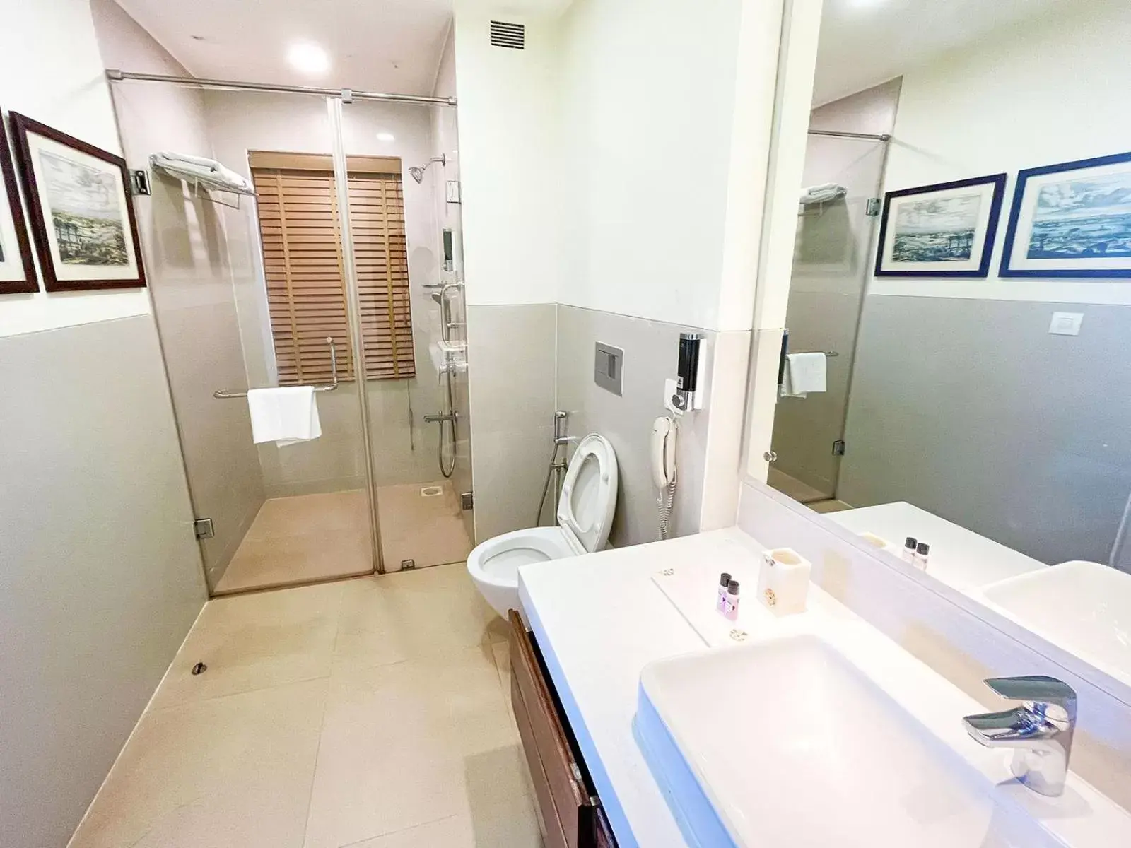 Bathroom in Acron Waterfront Resort