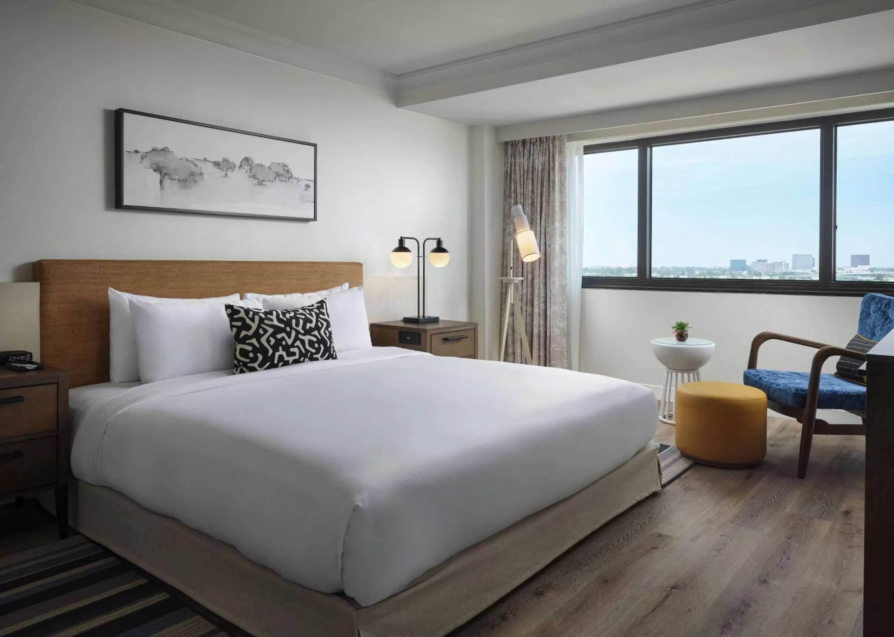 Bedroom, Bed in Sonesta Irvine John Wayne Airport