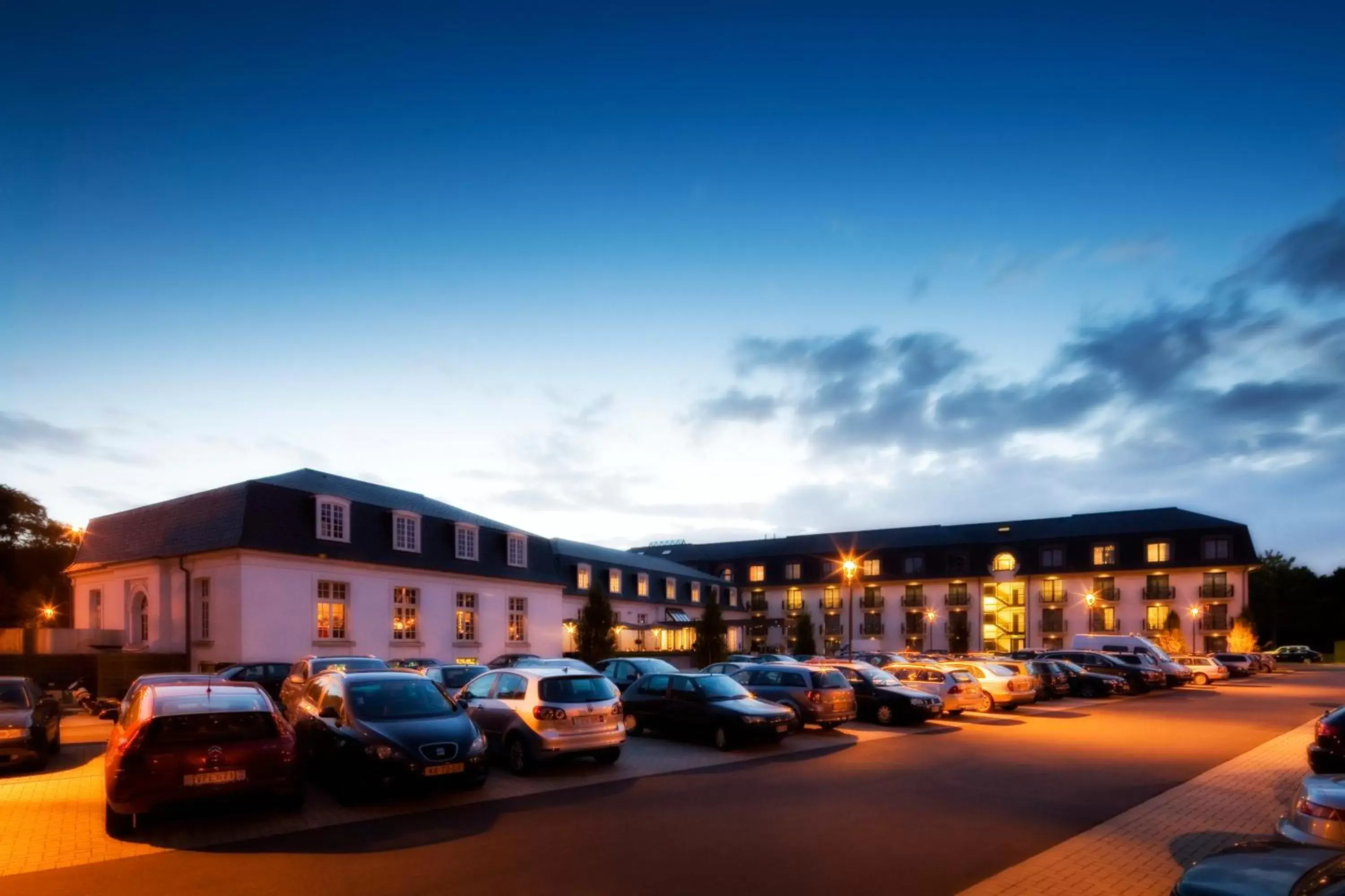 Facade/entrance, Property Building in Van Der Valk Hotel Brugge Oostkamp