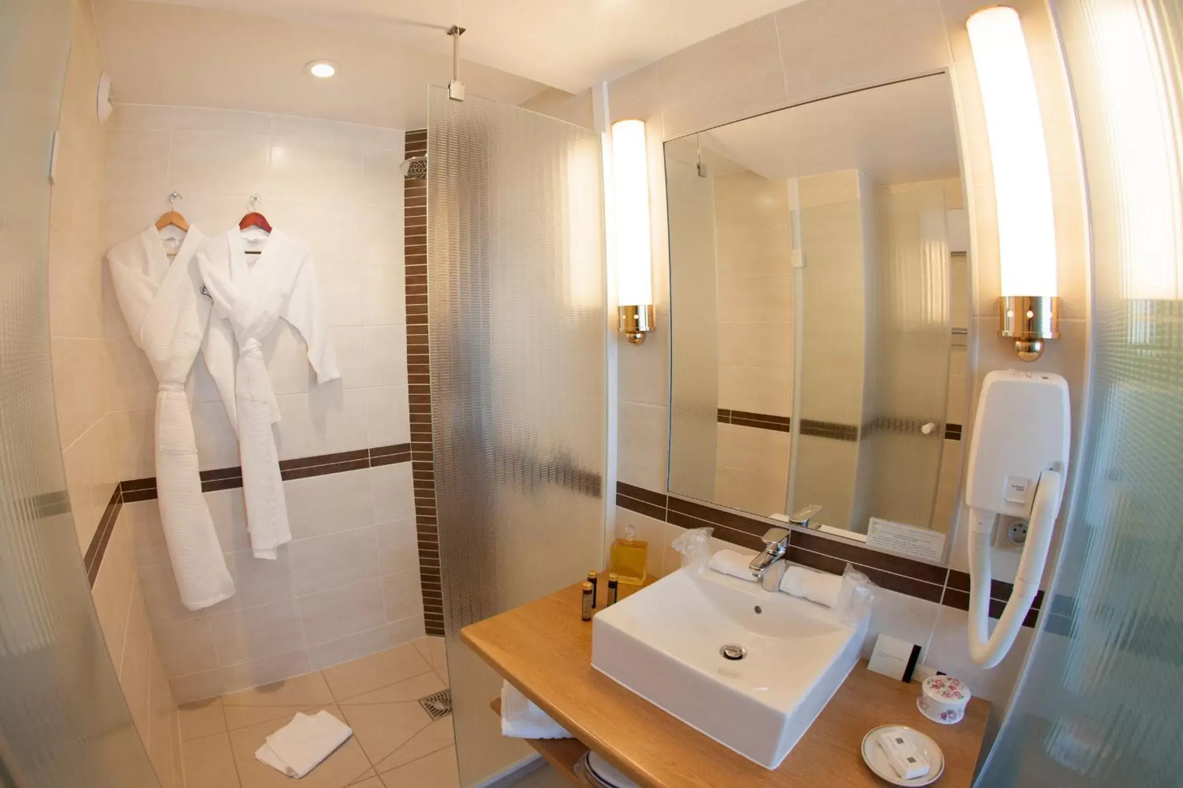 Shower, Bathroom in Le Diana Hôtel & Spa NUXE