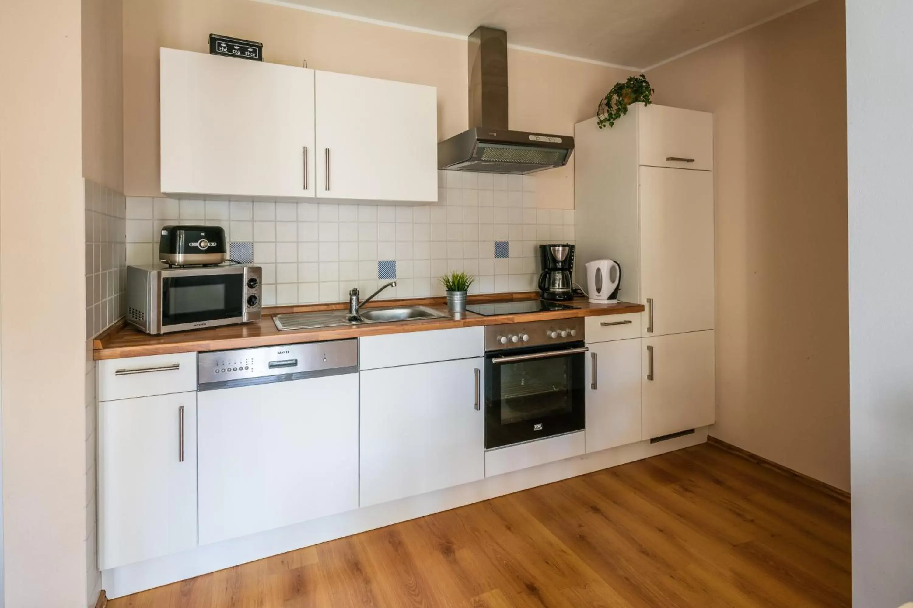 Bedroom, Kitchen/Kitchenette in Landhotel Rehedyk