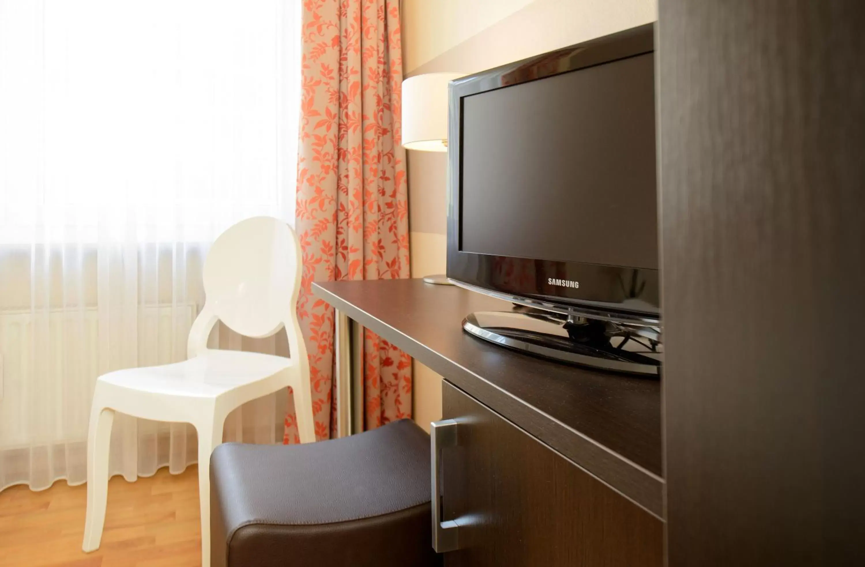 TV and multimedia, TV/Entertainment Center in Hotel Europa