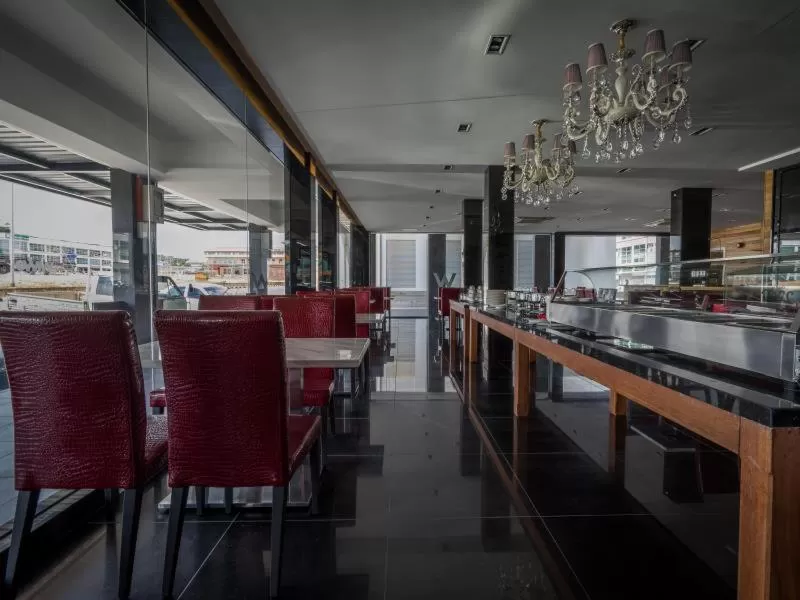 Restaurant/places to eat in WIWO Hotel