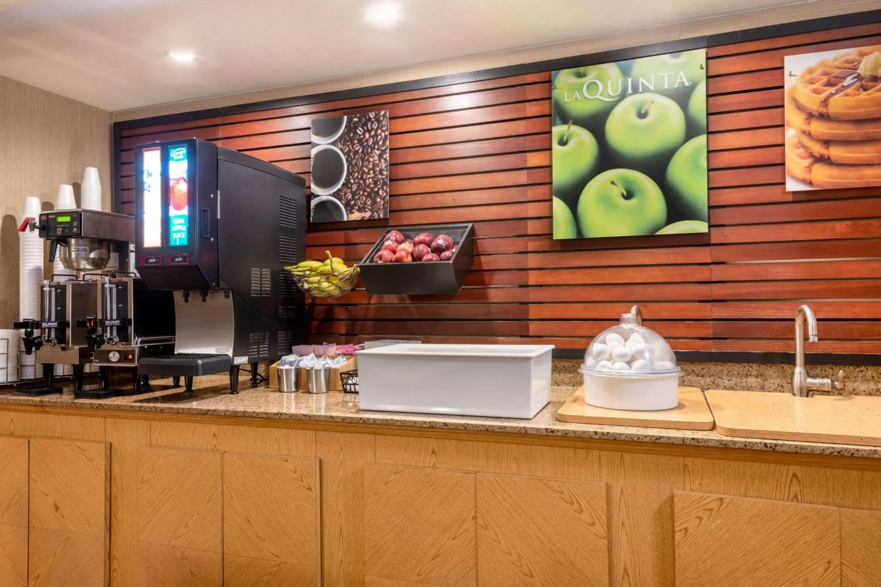 Restaurant/places to eat in La Quinta Inn by Wyndham Amarillo Mid-City