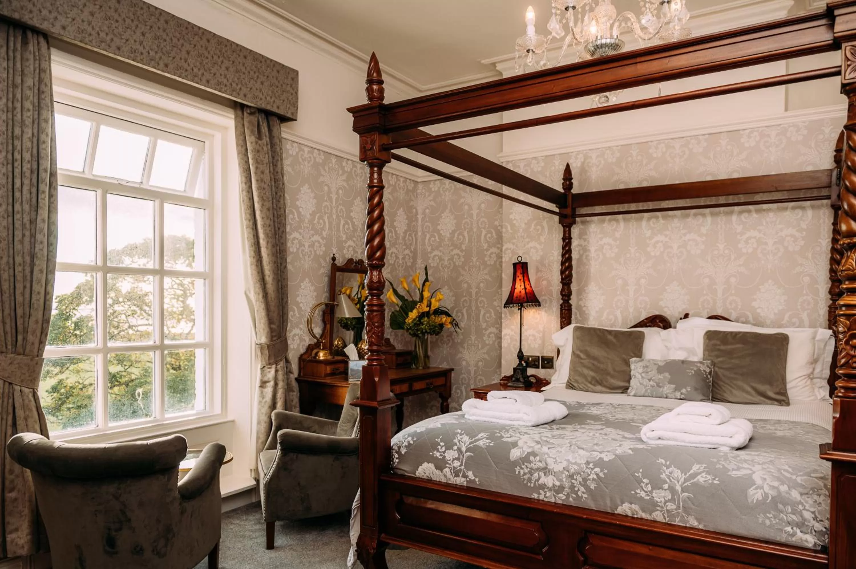 Bed in The Queens Hotel