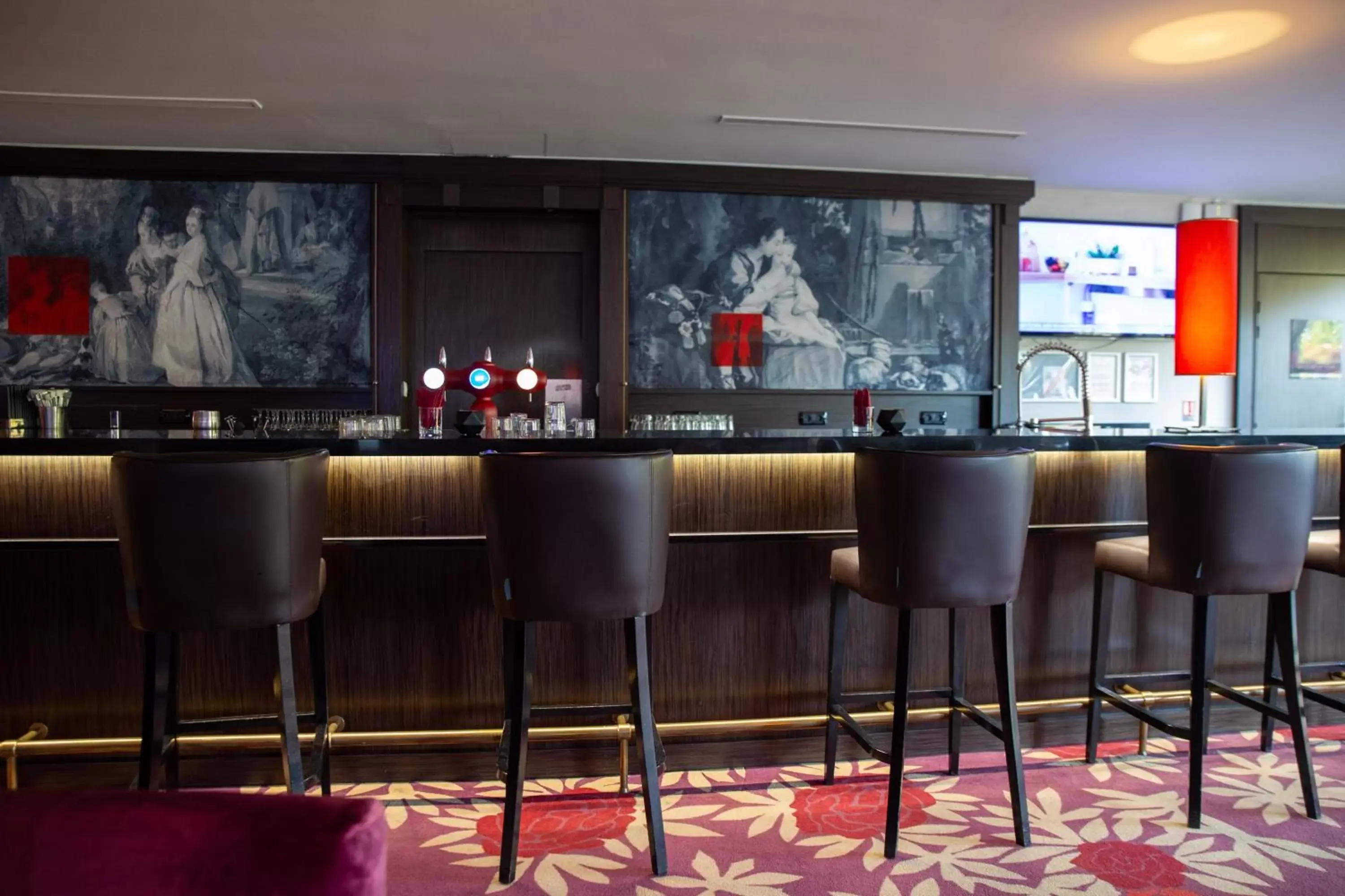 Lounge or bar, Lounge/Bar in Zenitude Relais & Spa - Paris Charles de Gaulle