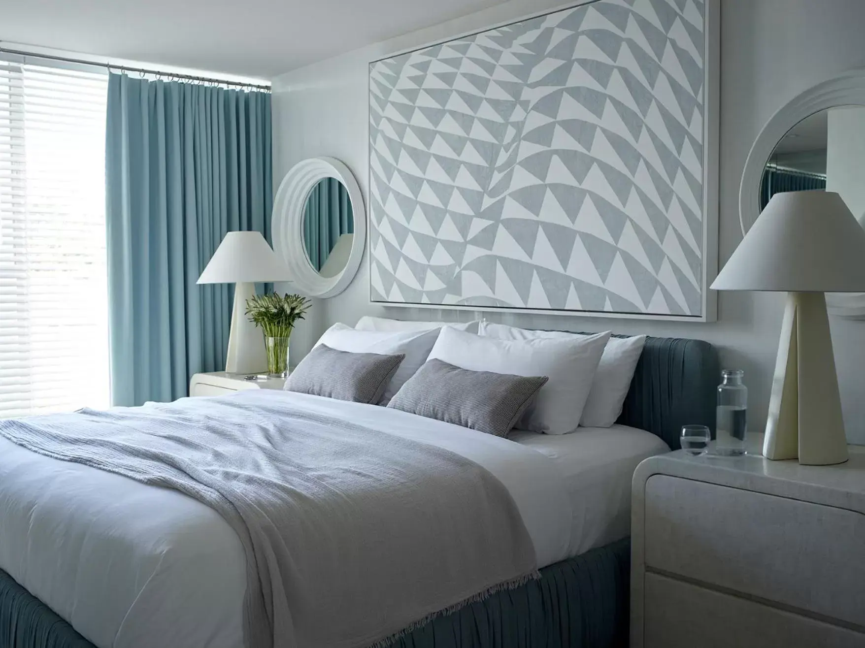 Bed in Avalon Hotel Beverly Hills, a Member of Design Hotels