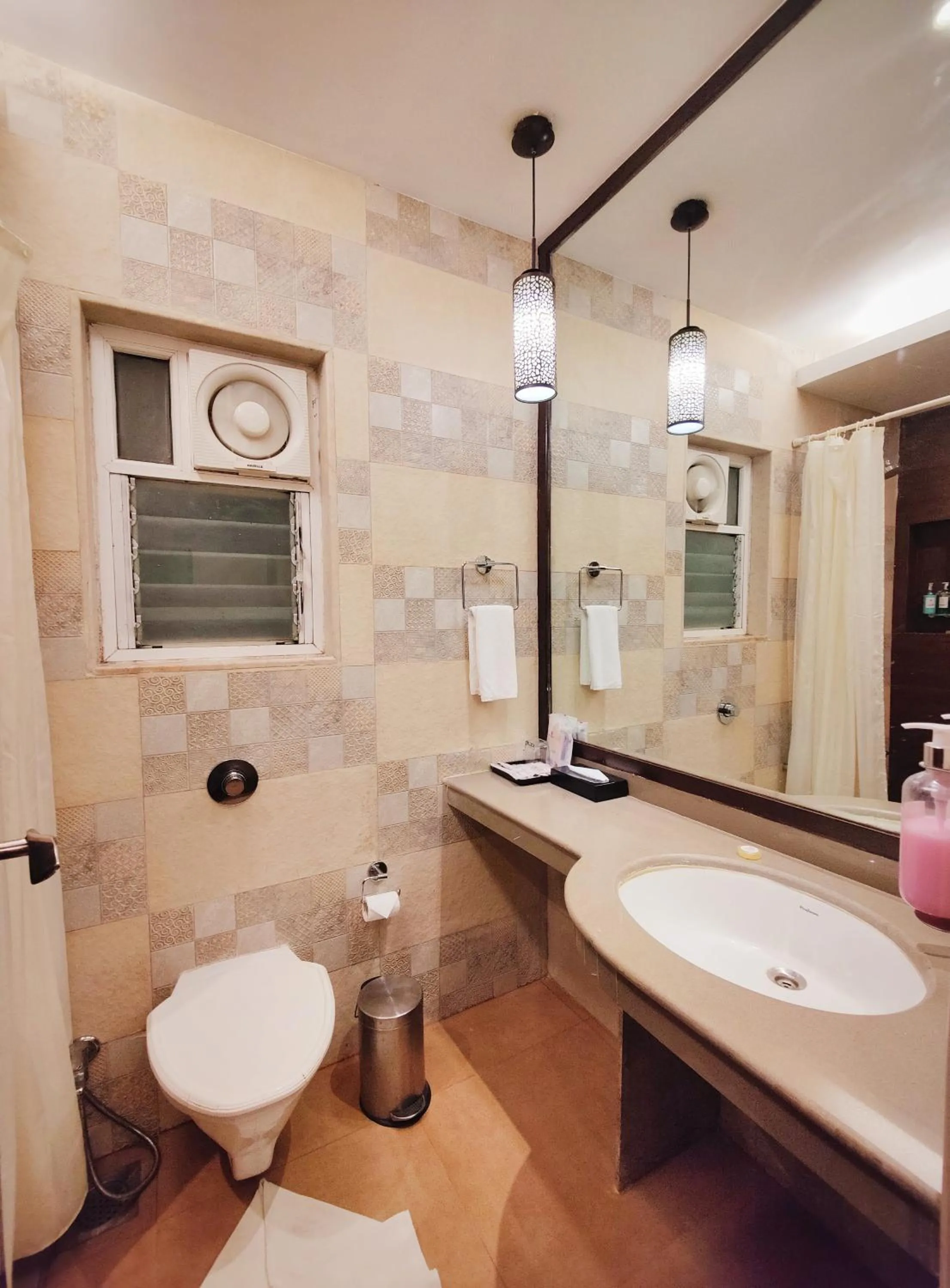 Bathroom in Regenta MPG Club Mahabaleshwar