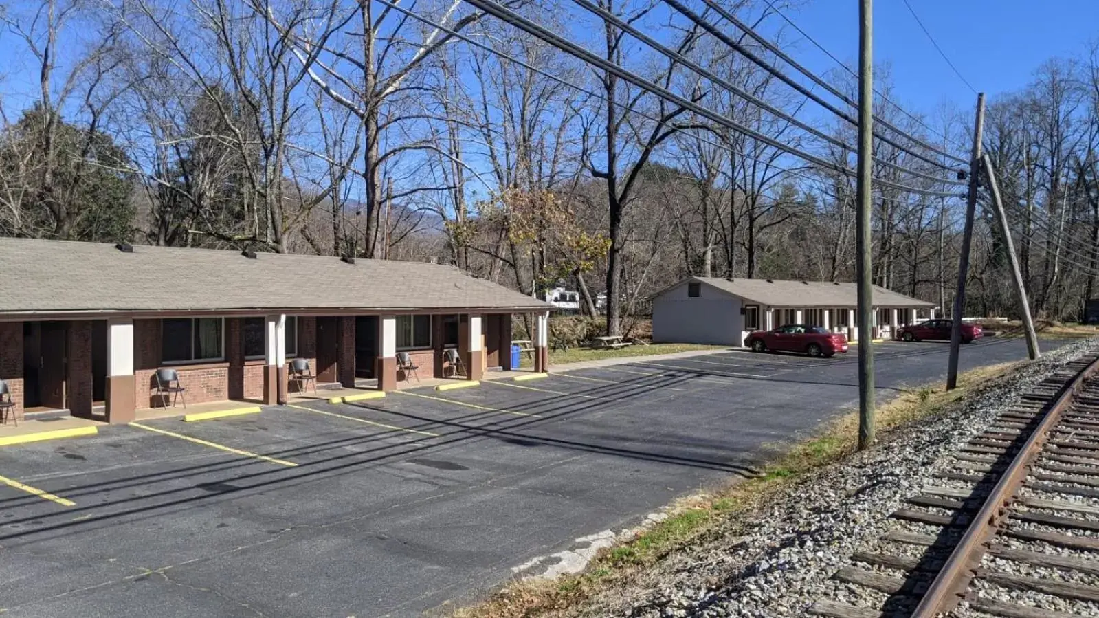 Property Building in Economy Inn Sylva