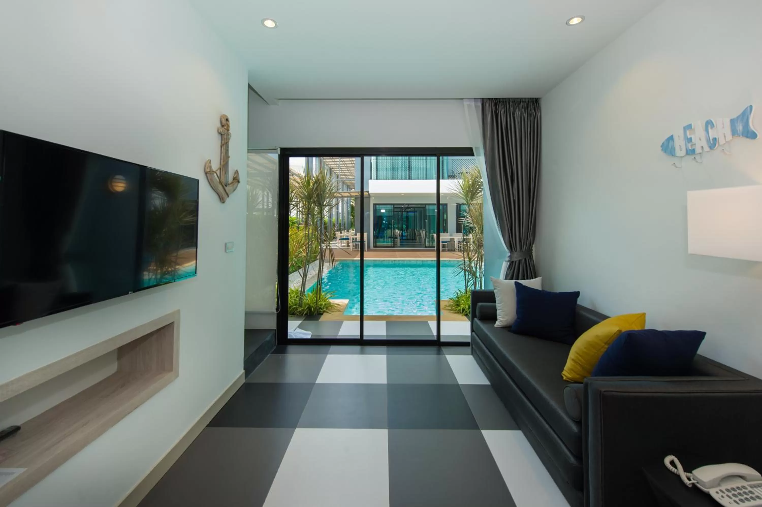 Communal lounge/ TV room in Krabi SeaBass Hotel