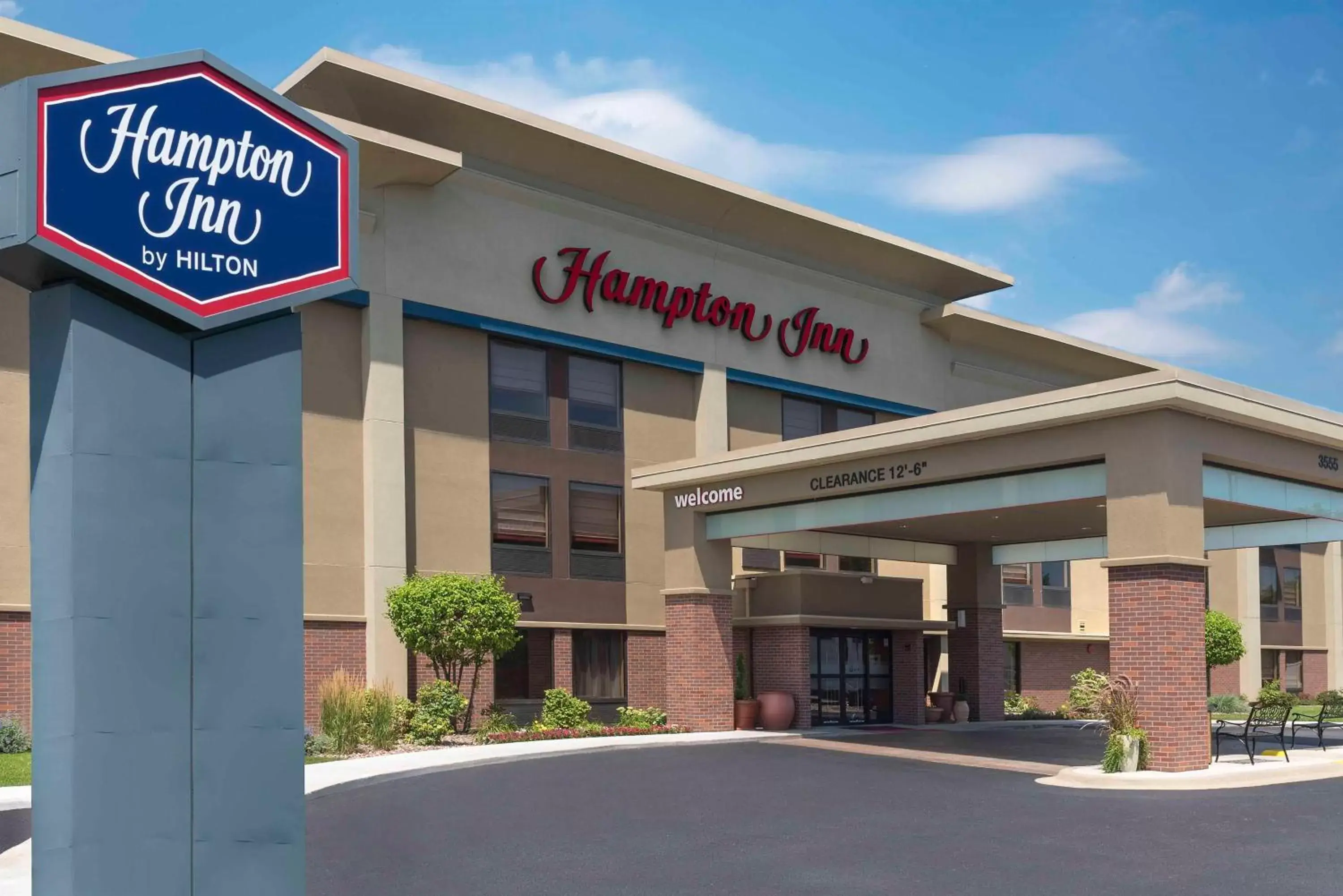 Property Building in Hampton Inn Joliet/I-55