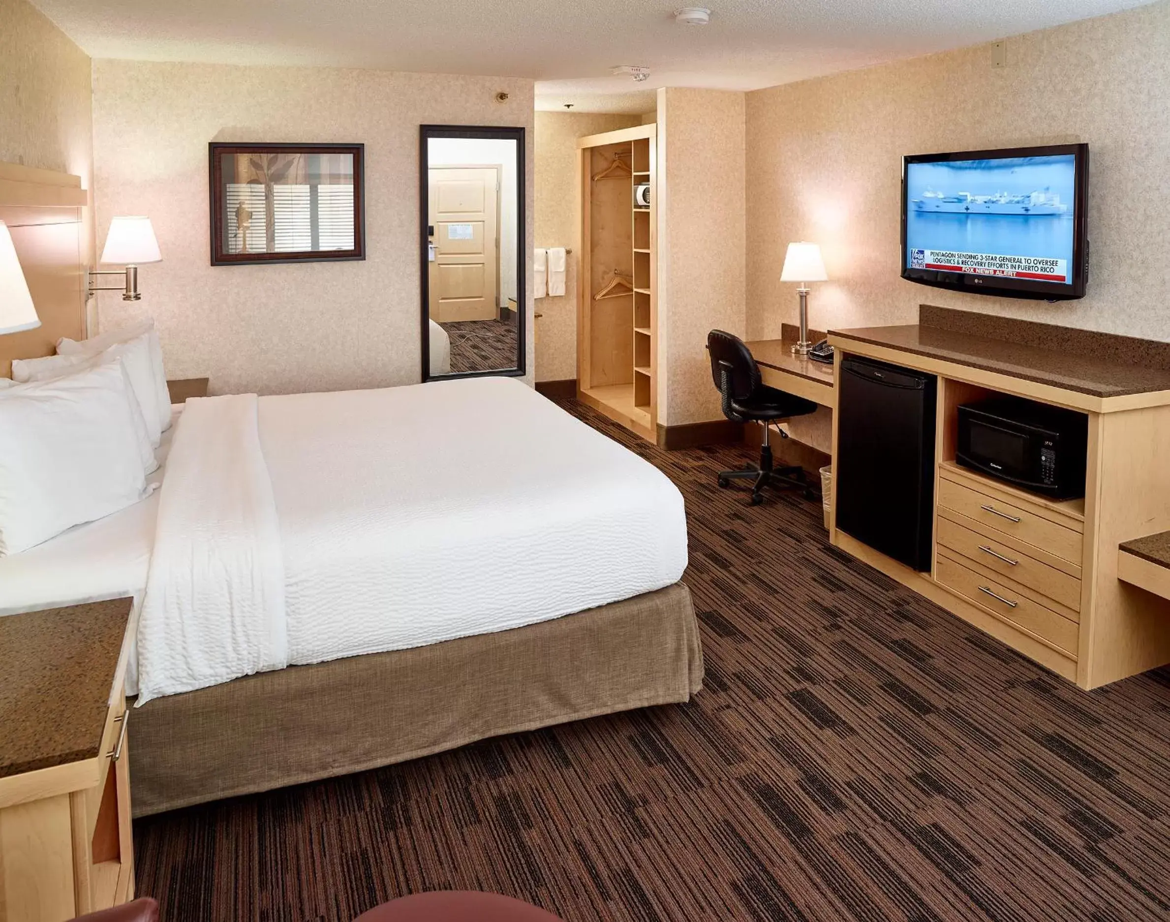 Bed in LivINN Hotel Minneapolis North / Fridley