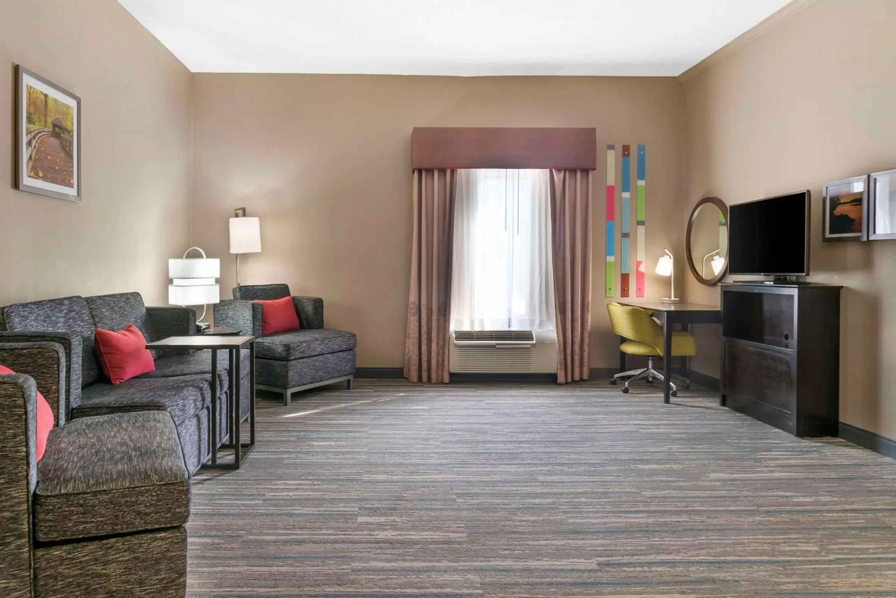 Bedroom, Seating Area in Comfort Inn & Suites