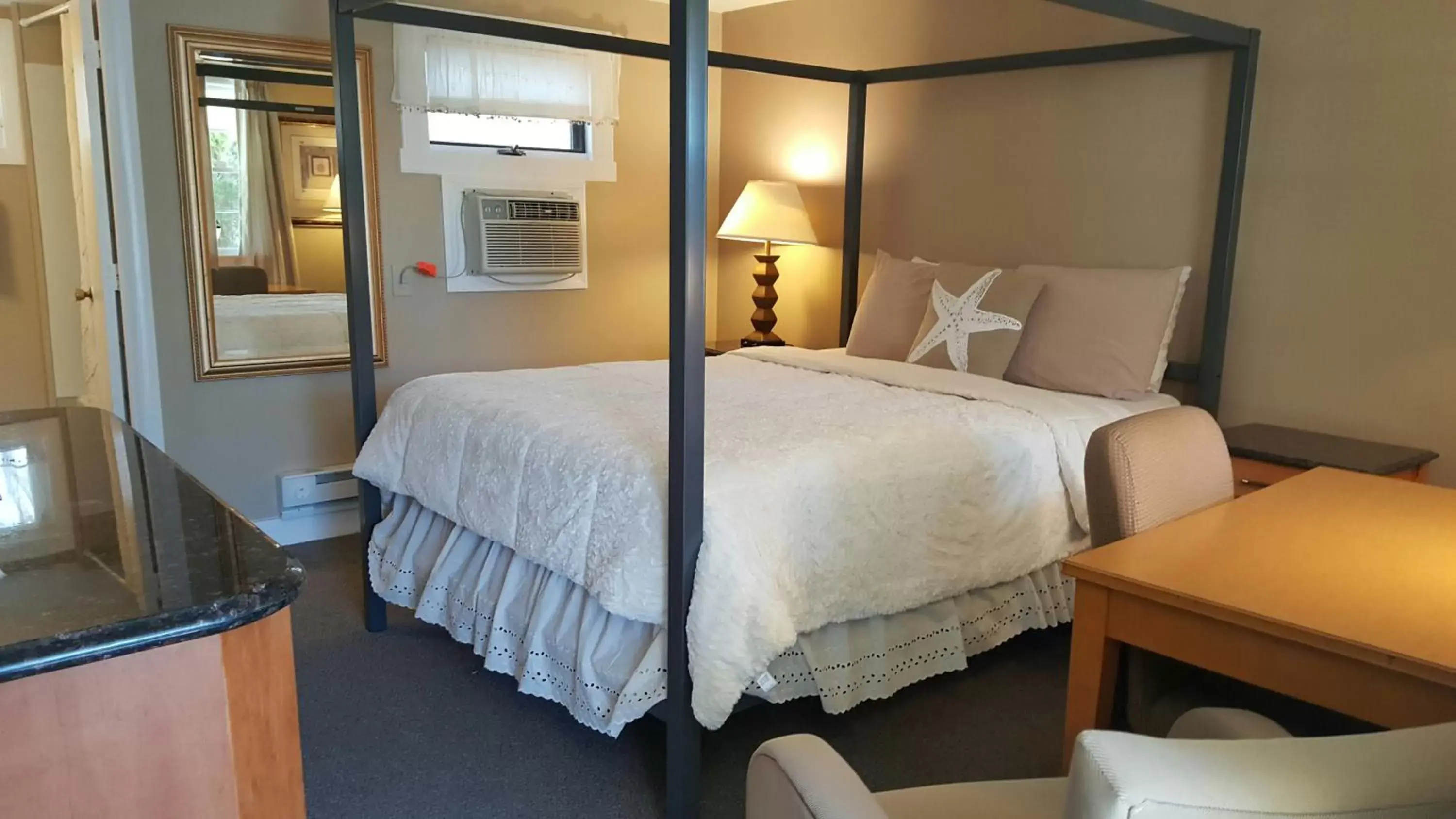 Queen Room in Starlight Lodge Cape Cod Queen Room in Starlight Lodge Cape Cod