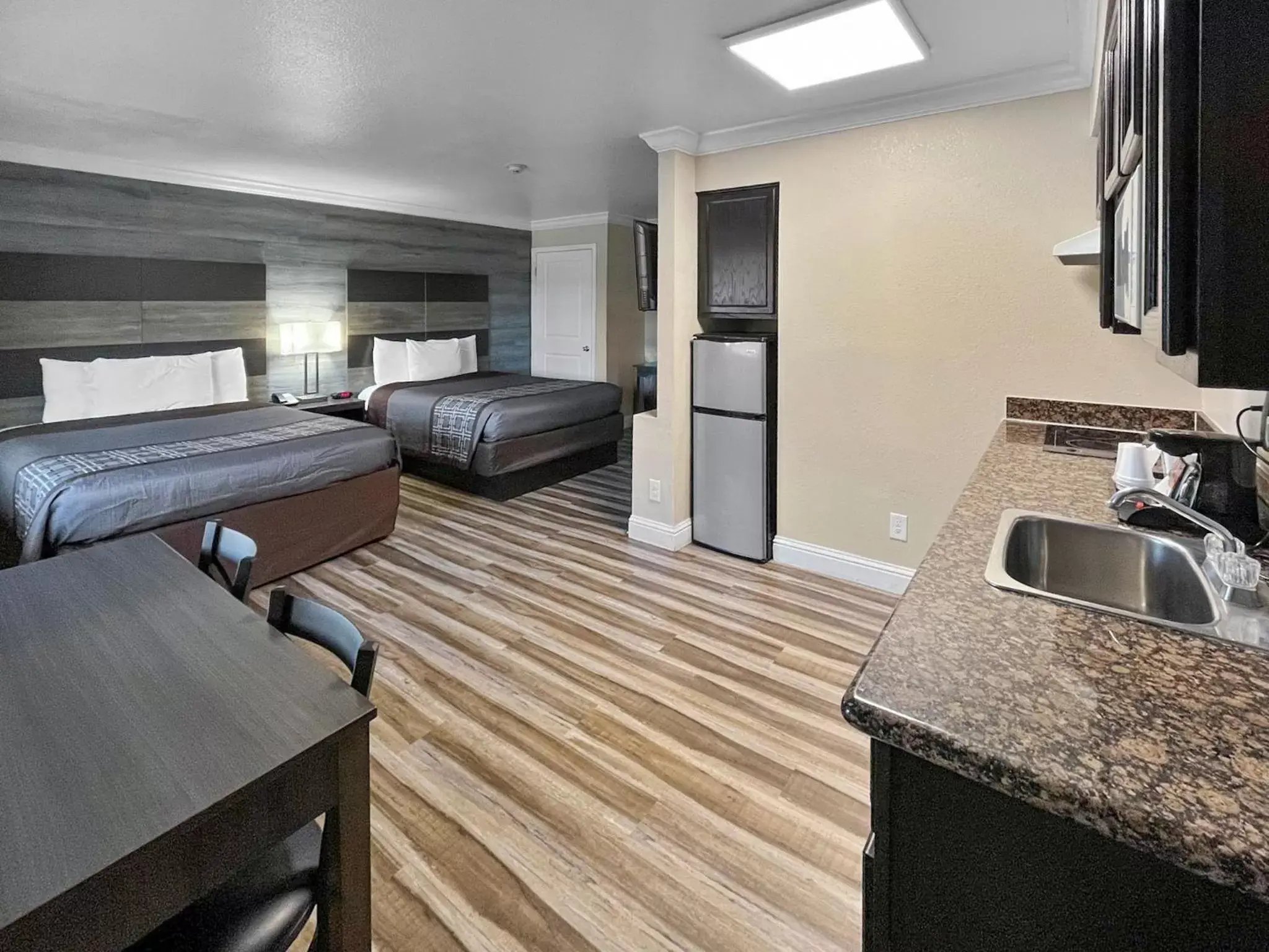 Kitchen/Kitchenette in Rodeo Lodge