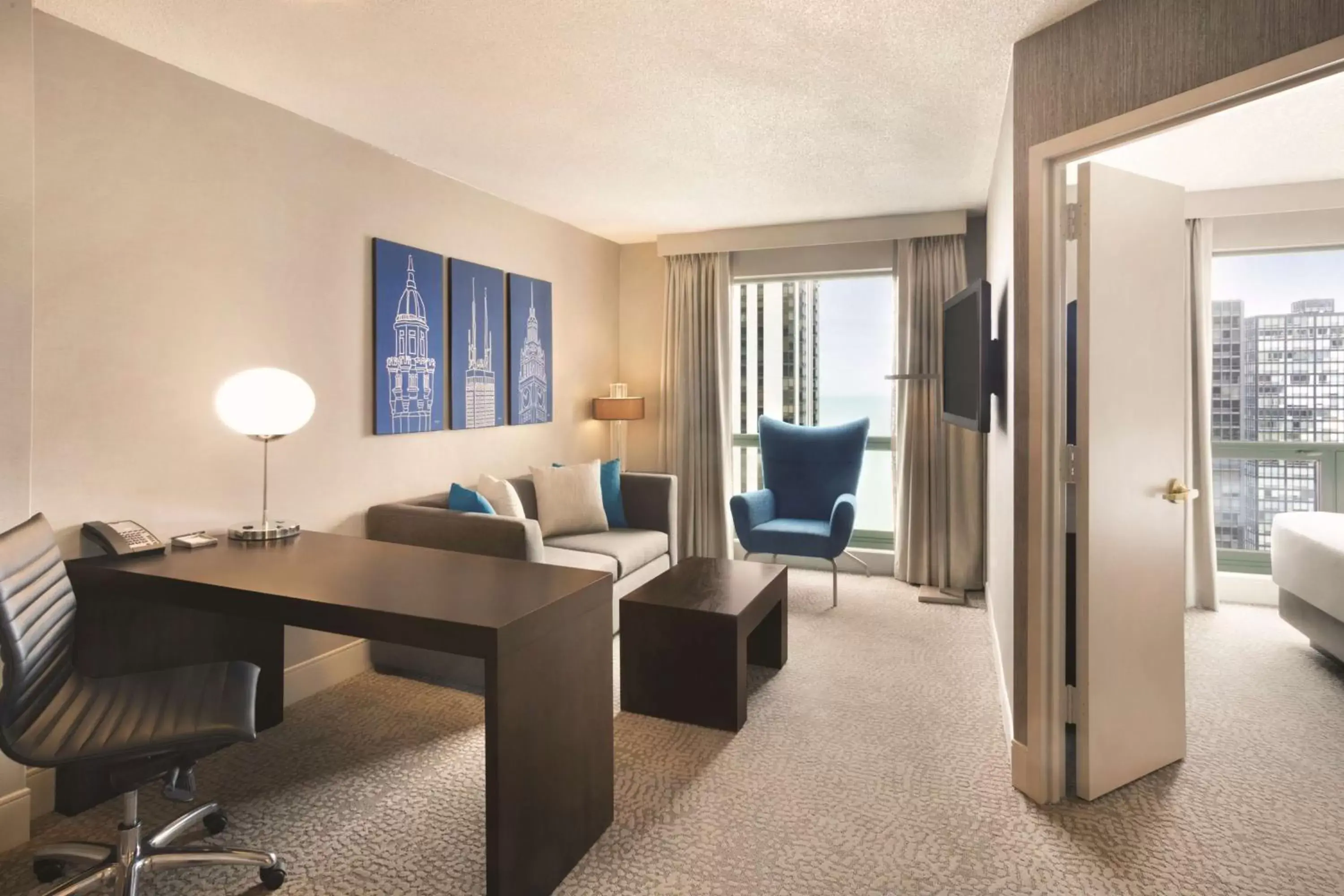 Bedroom, Seating Area in Hilton Chicago Magnificent Mile Suites