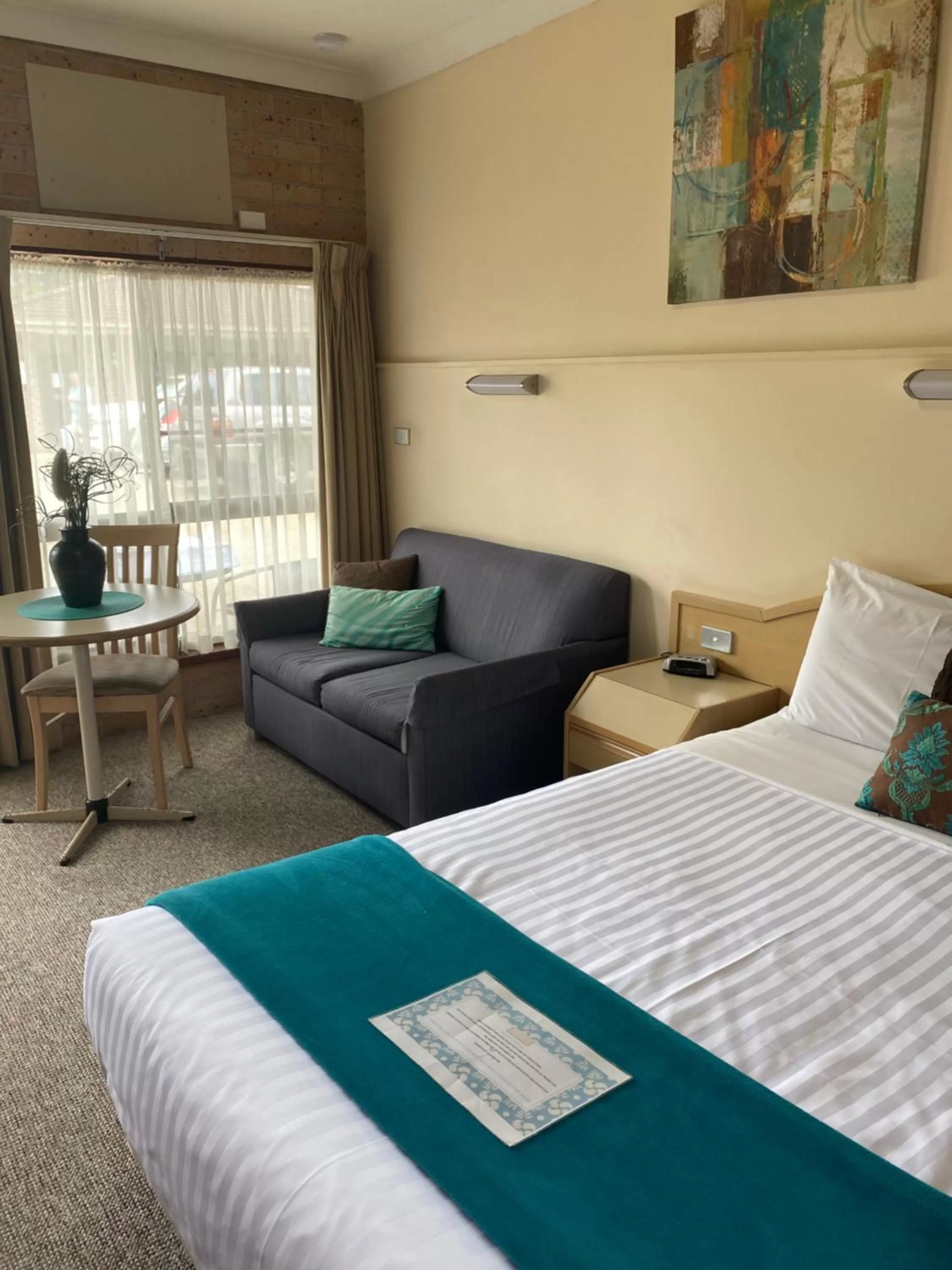 Bed in Marriott Park Motel