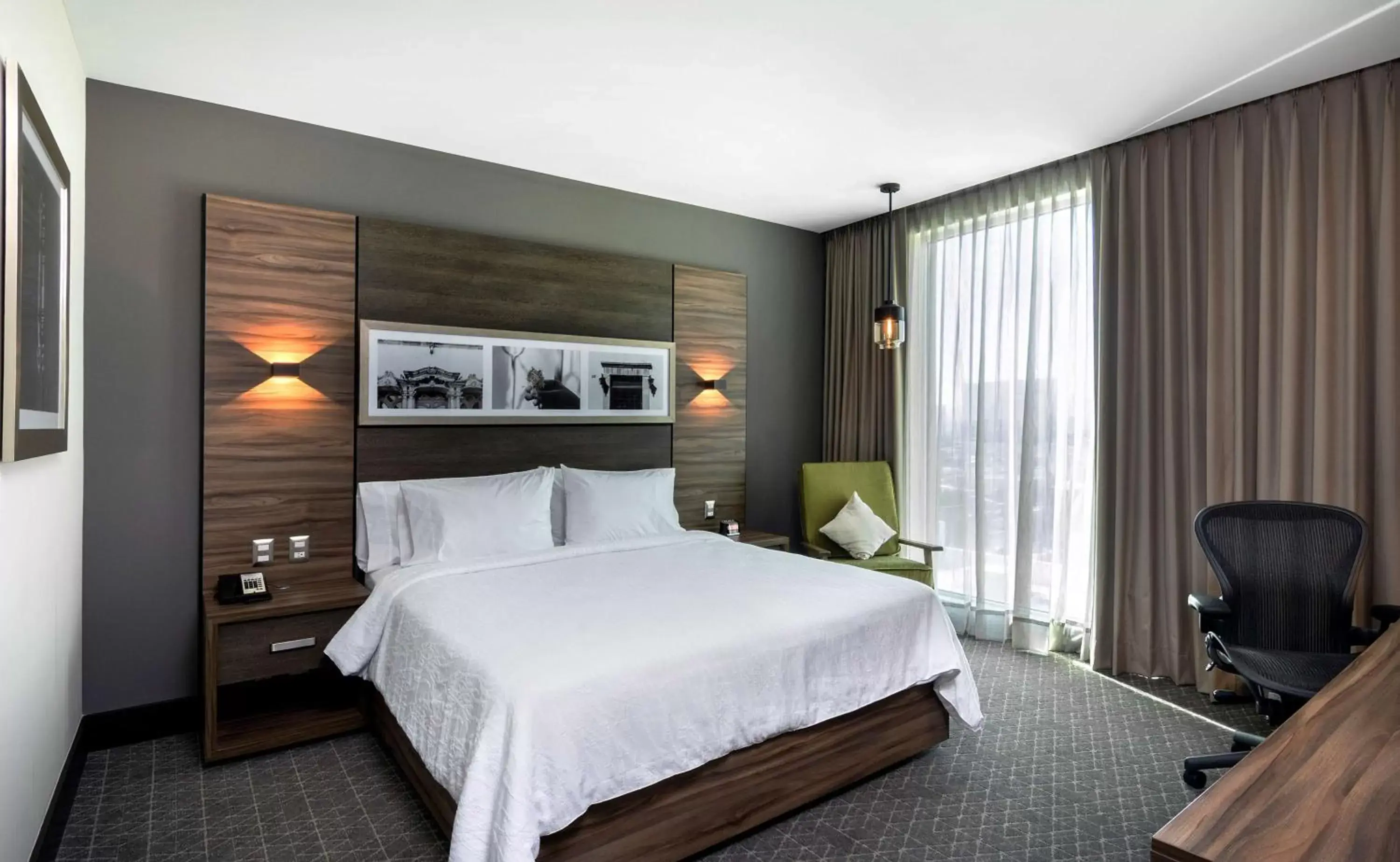 Bedroom, Bed in Hilton Garden Inn Aguascalientes