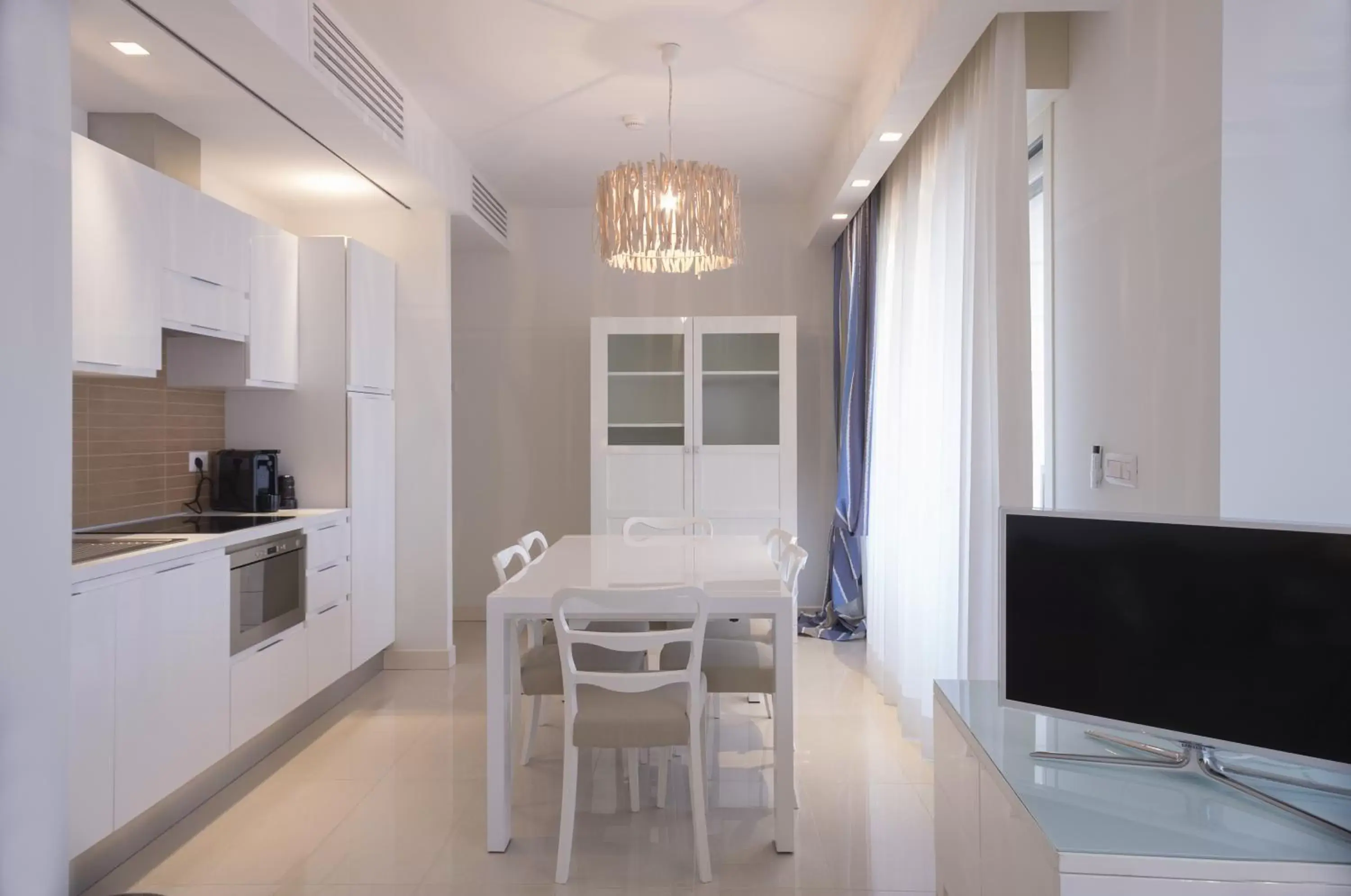 Living room, Kitchen/Kitchenette in Residence Lungomare