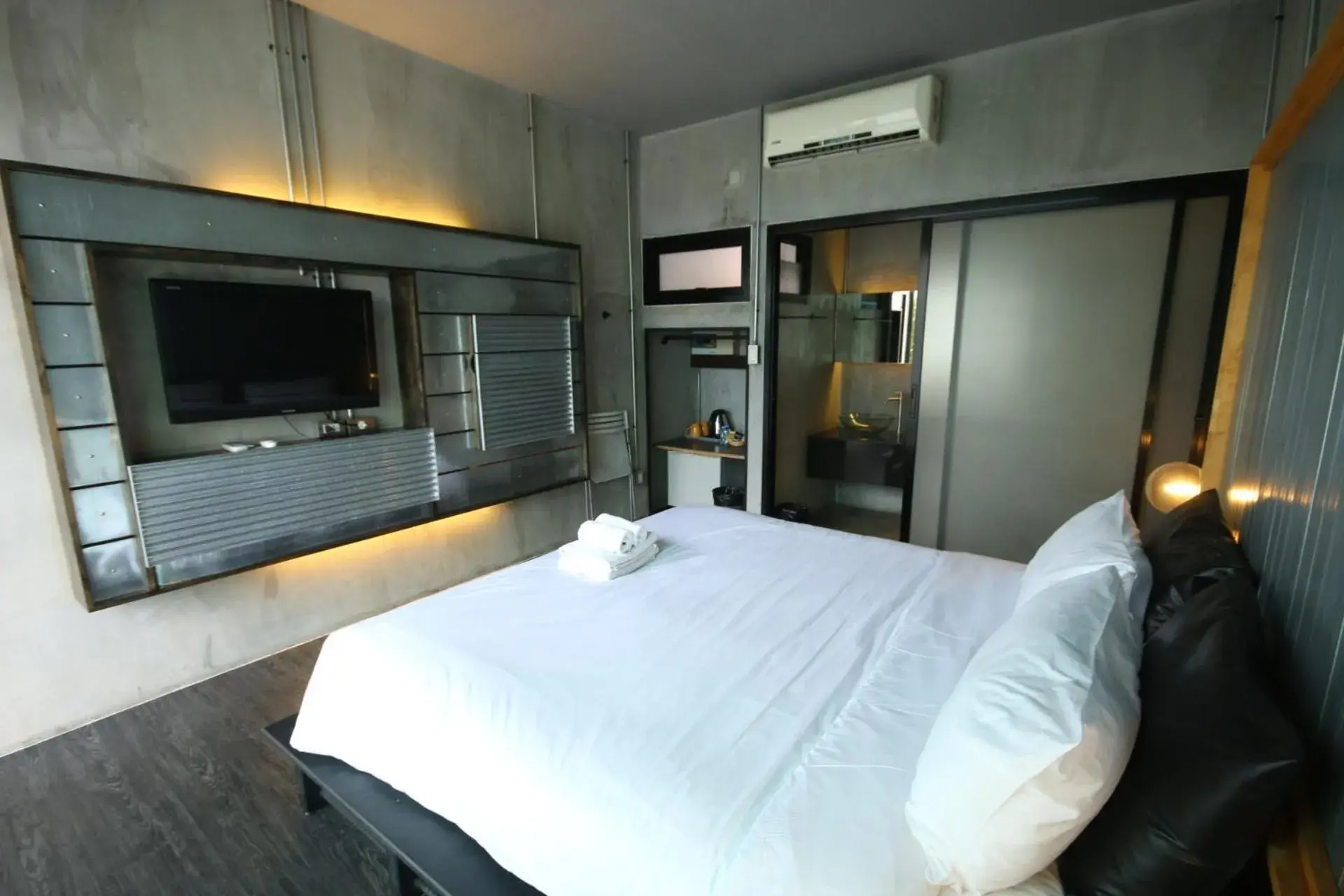 TV and multimedia, Bed in BED STOP Hotel Chiangmai