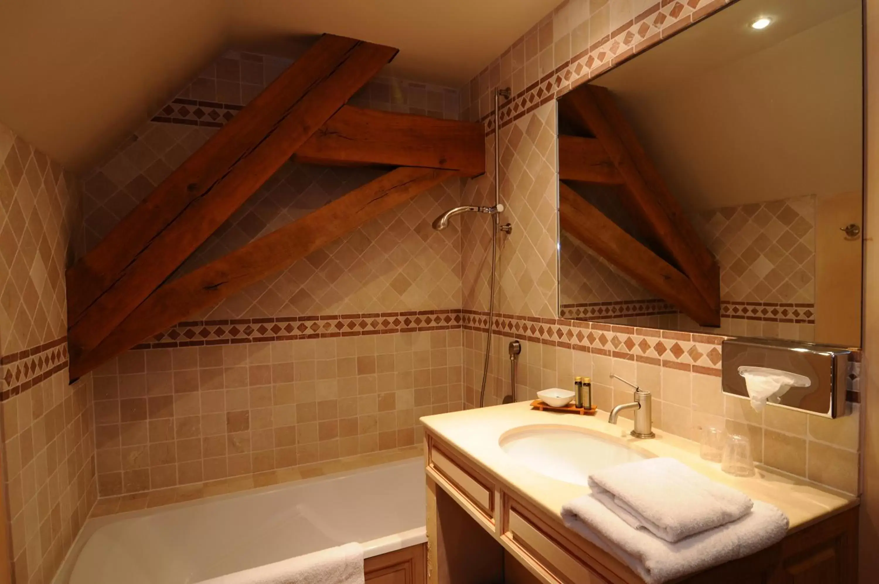 Bathroom in Hostellerie de la Tour d'Auxois