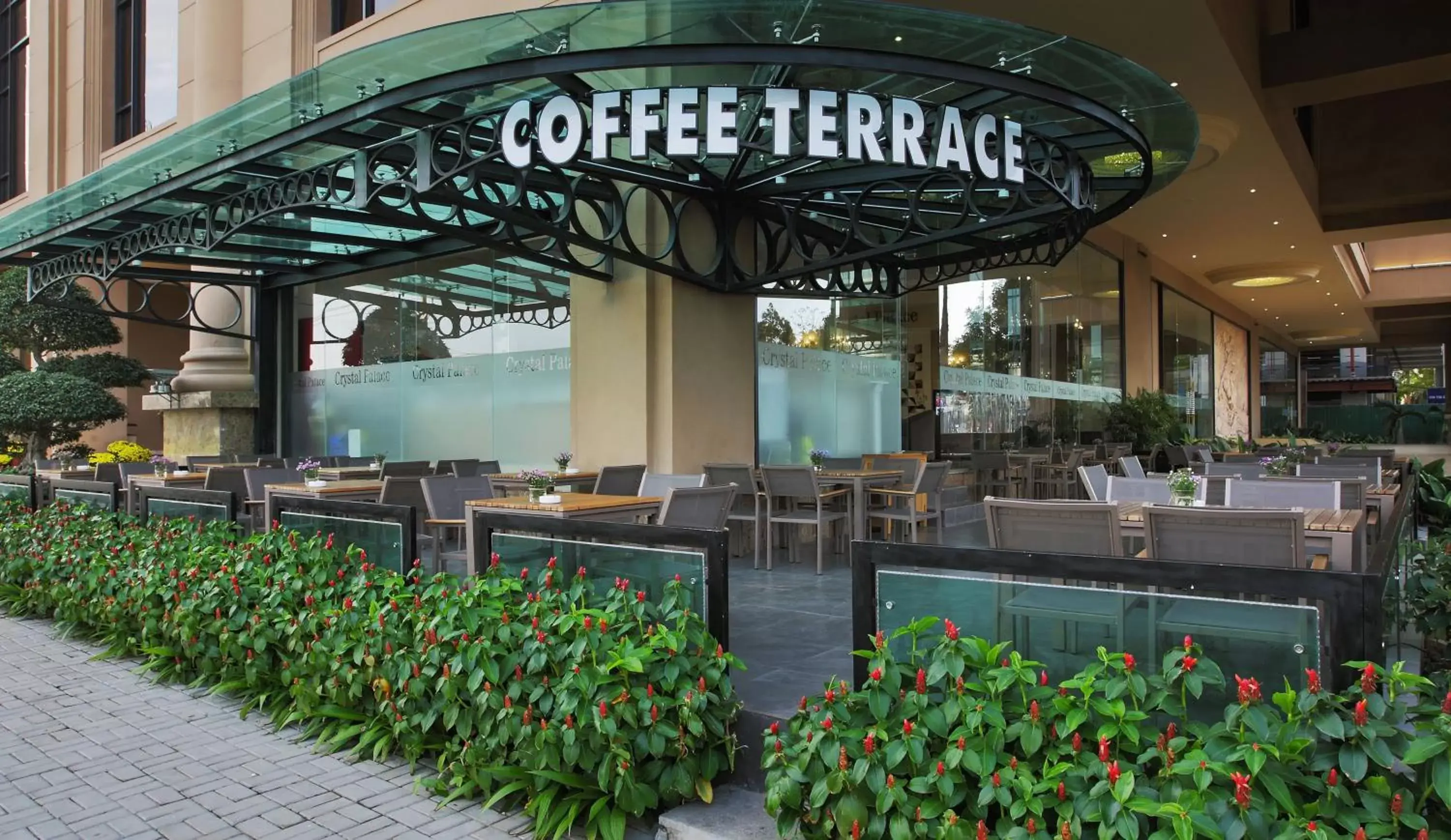 Property building in MerPerle Crystal Palace Property building in MerPerle Crystal Palace