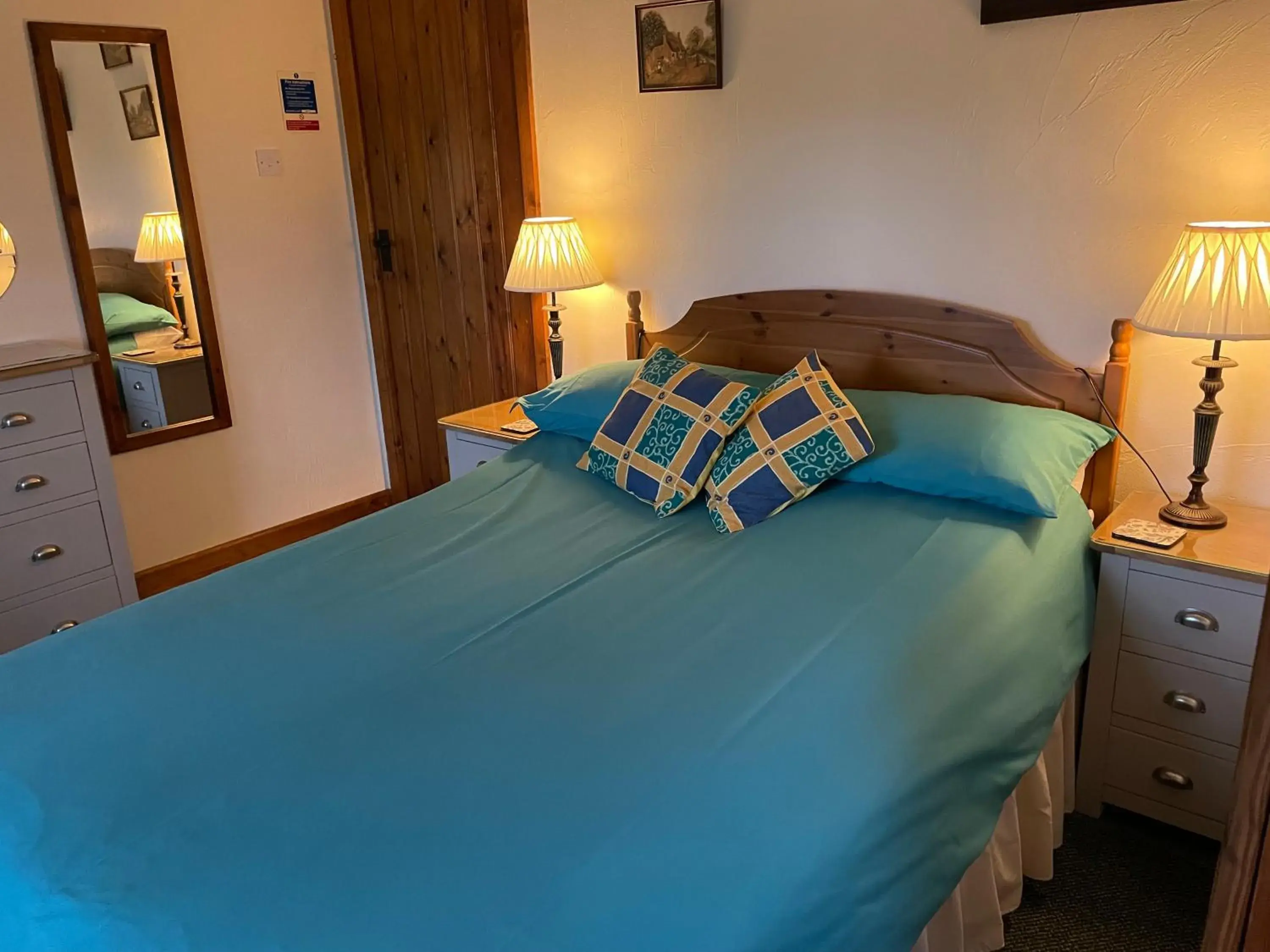 Bedroom, Bed in Middle Flass Lodge