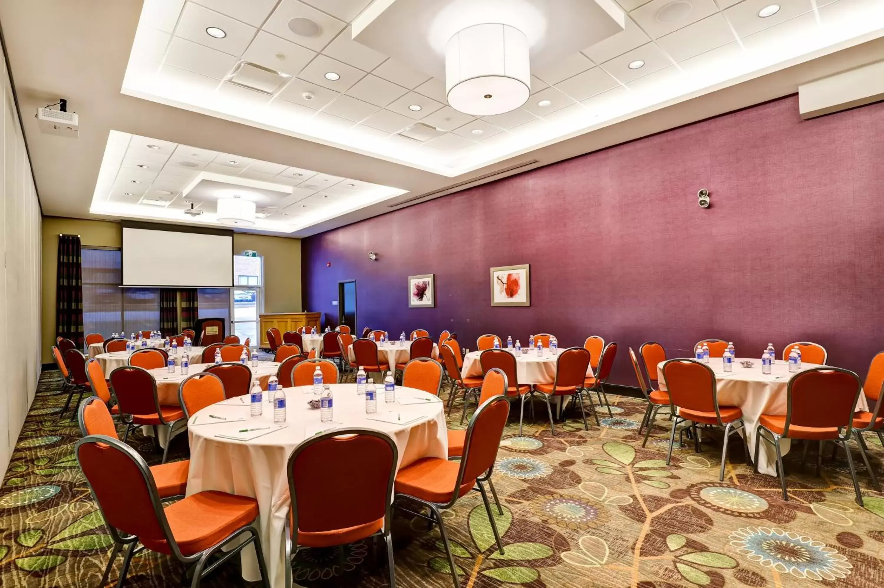 Meeting/conference room, Restaurant/Places to Eat in Holiday Inn - Mississauga Toronto West, an IHG Hotel