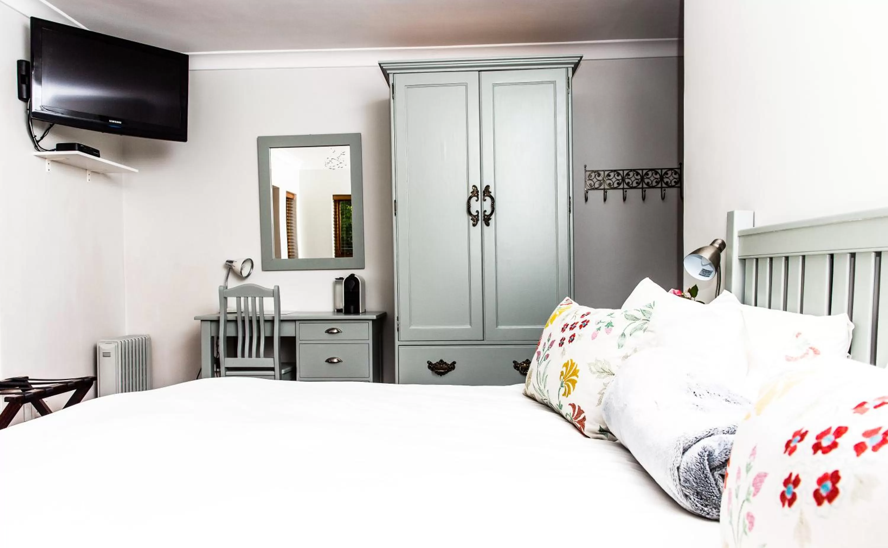 Bed in Penelope's Stellenbosch