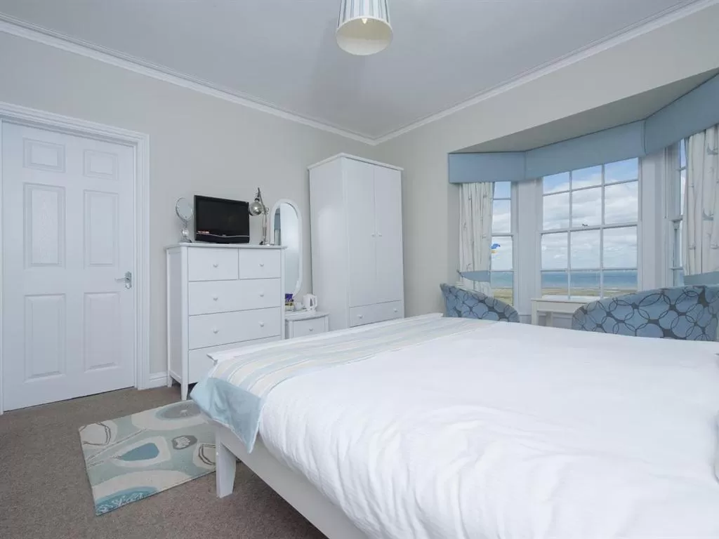 Bedroom, Bed in The Boathouse