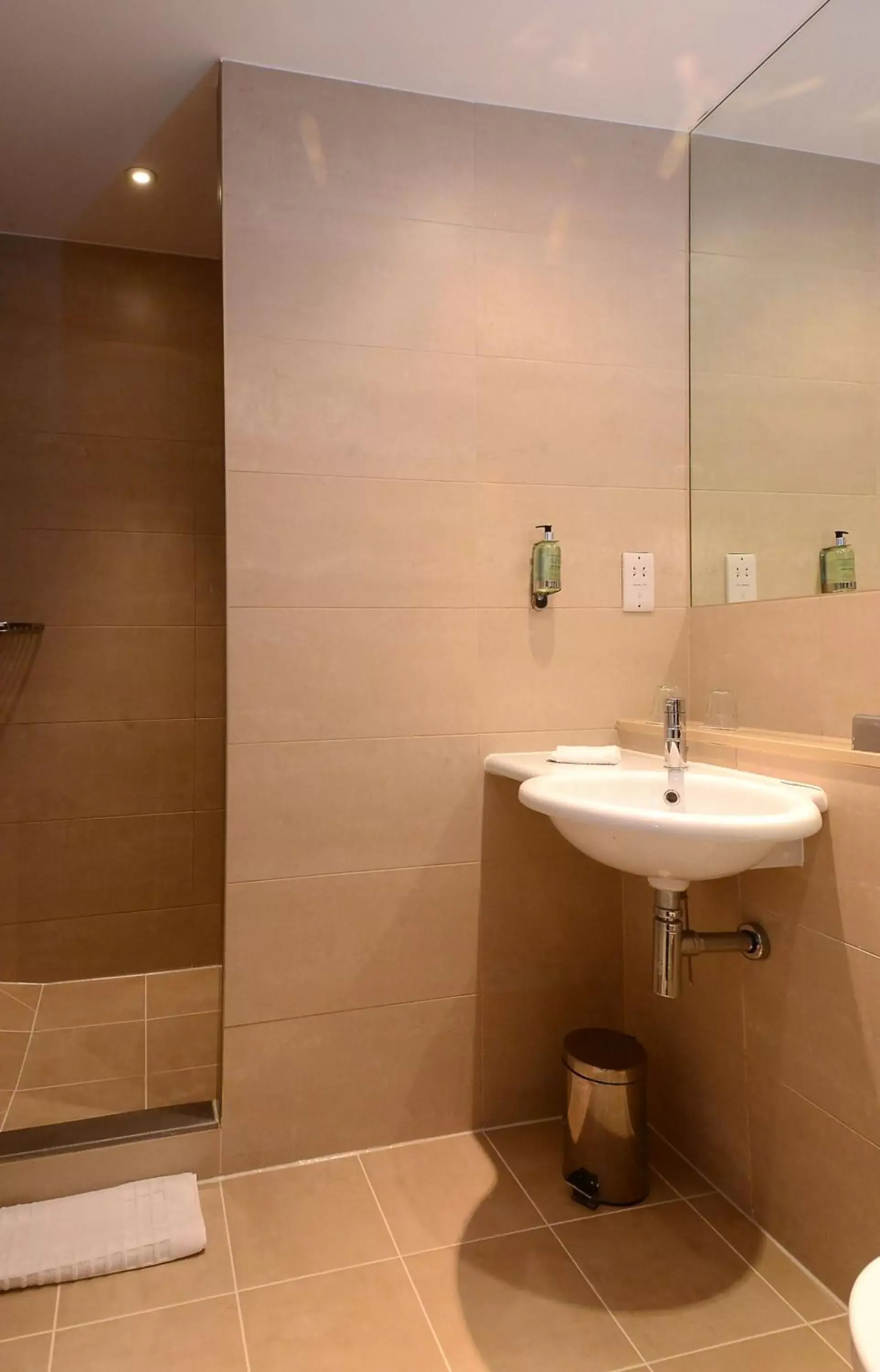 Bathroom in International Hotel Telford