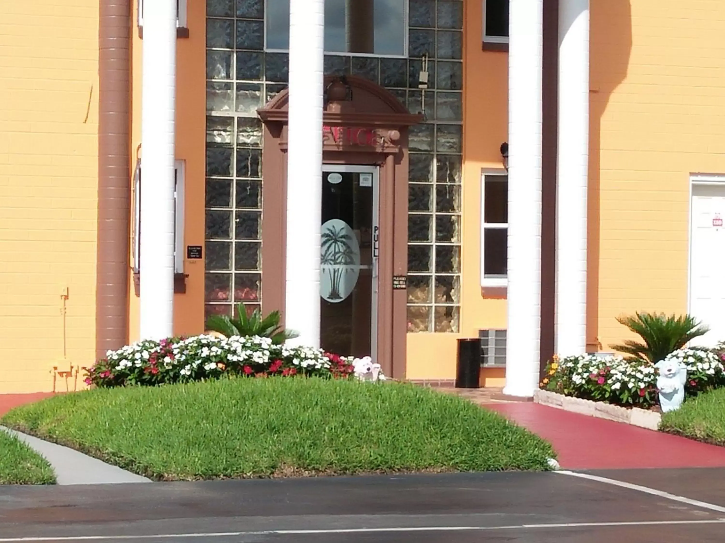 Facade/entrance in Super Inn Daytona Beach